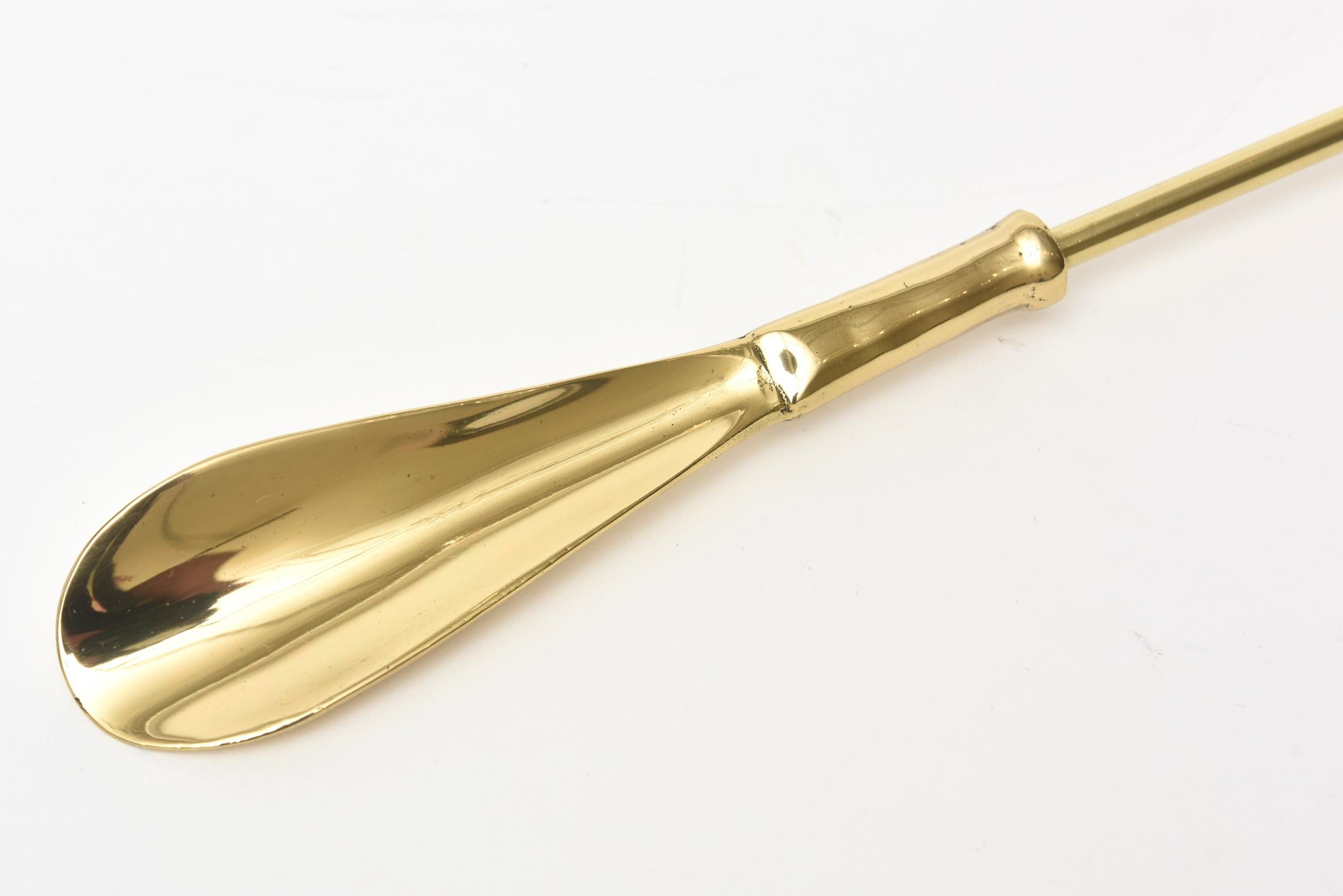  Brass Shoe Horn With Hand Back Scratcher Mid Century Modern In Good Condition In North Miami, FL