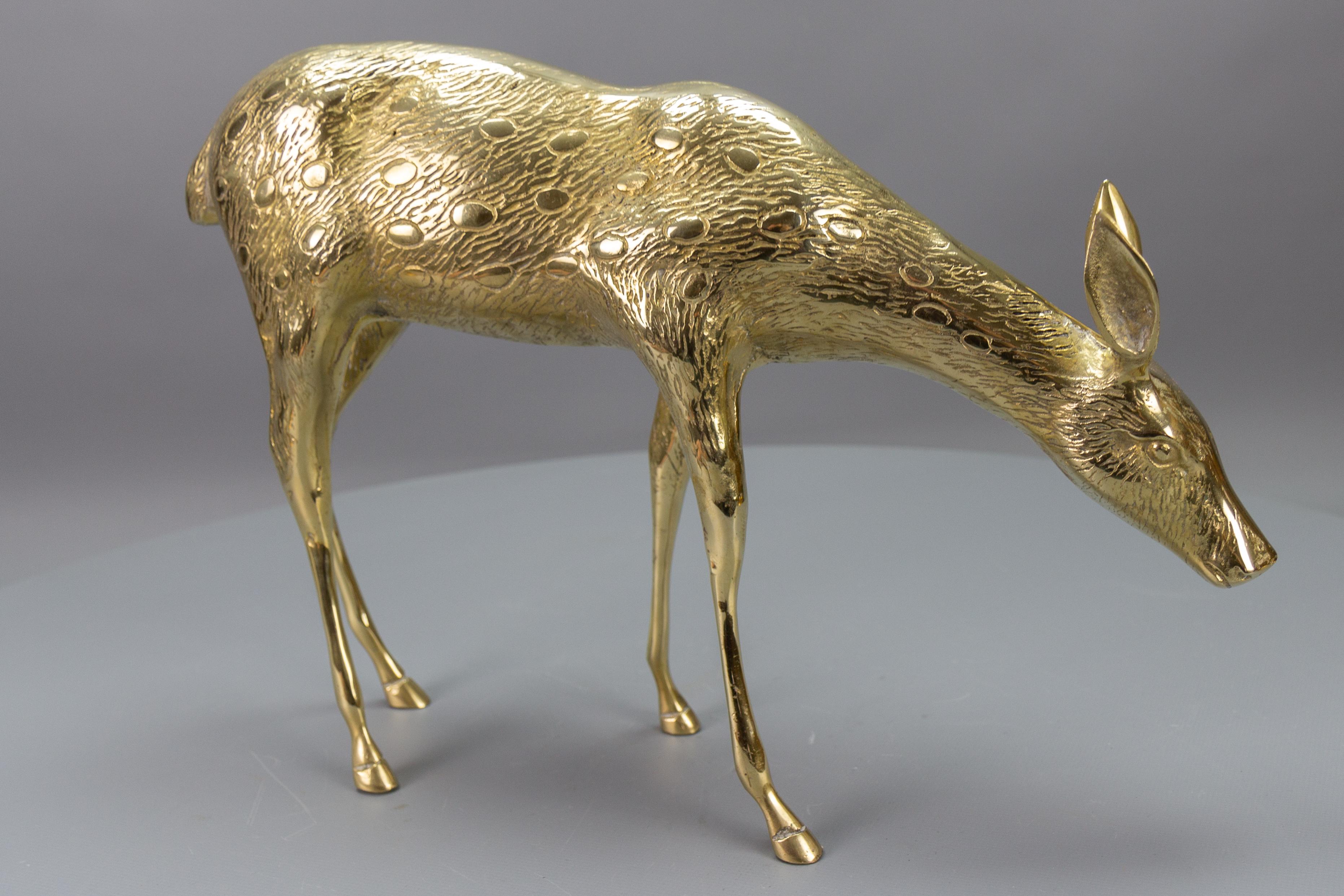 Standing doe deer sculpture made of solid brass, from the circa 1970s.
Adorable and decorative piece - a brass sculpture of a standing doe.
Dimensions: height: 31 cm / 12.2 in; width: 45 cm / 17.72 in; depth: 8 cm / 3.15 in.
In good condition with