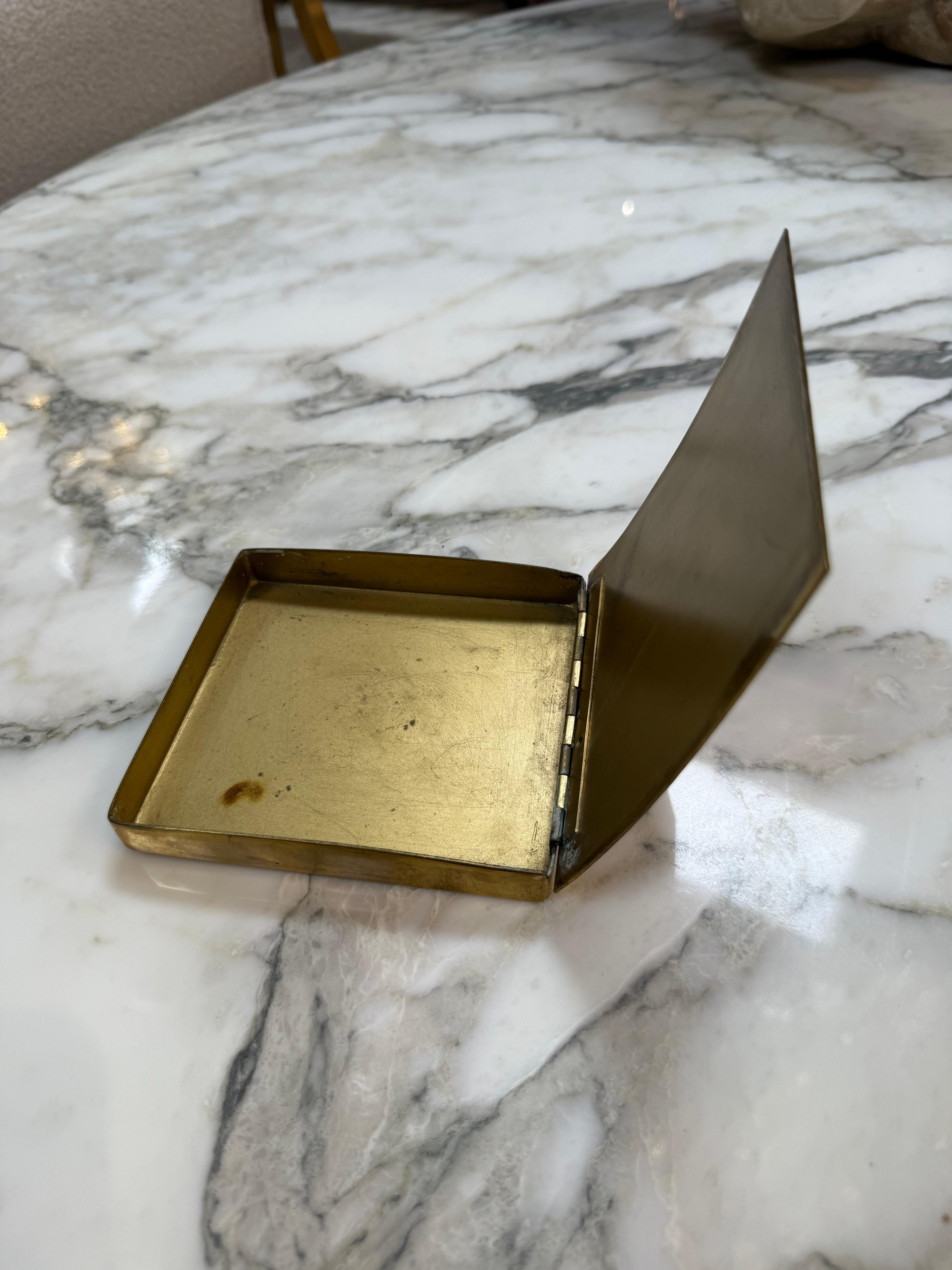 Mid-Century Modern Solid Brass Trinket or Jewelry Box In Good Condition For Sale In Los Angeles, CA