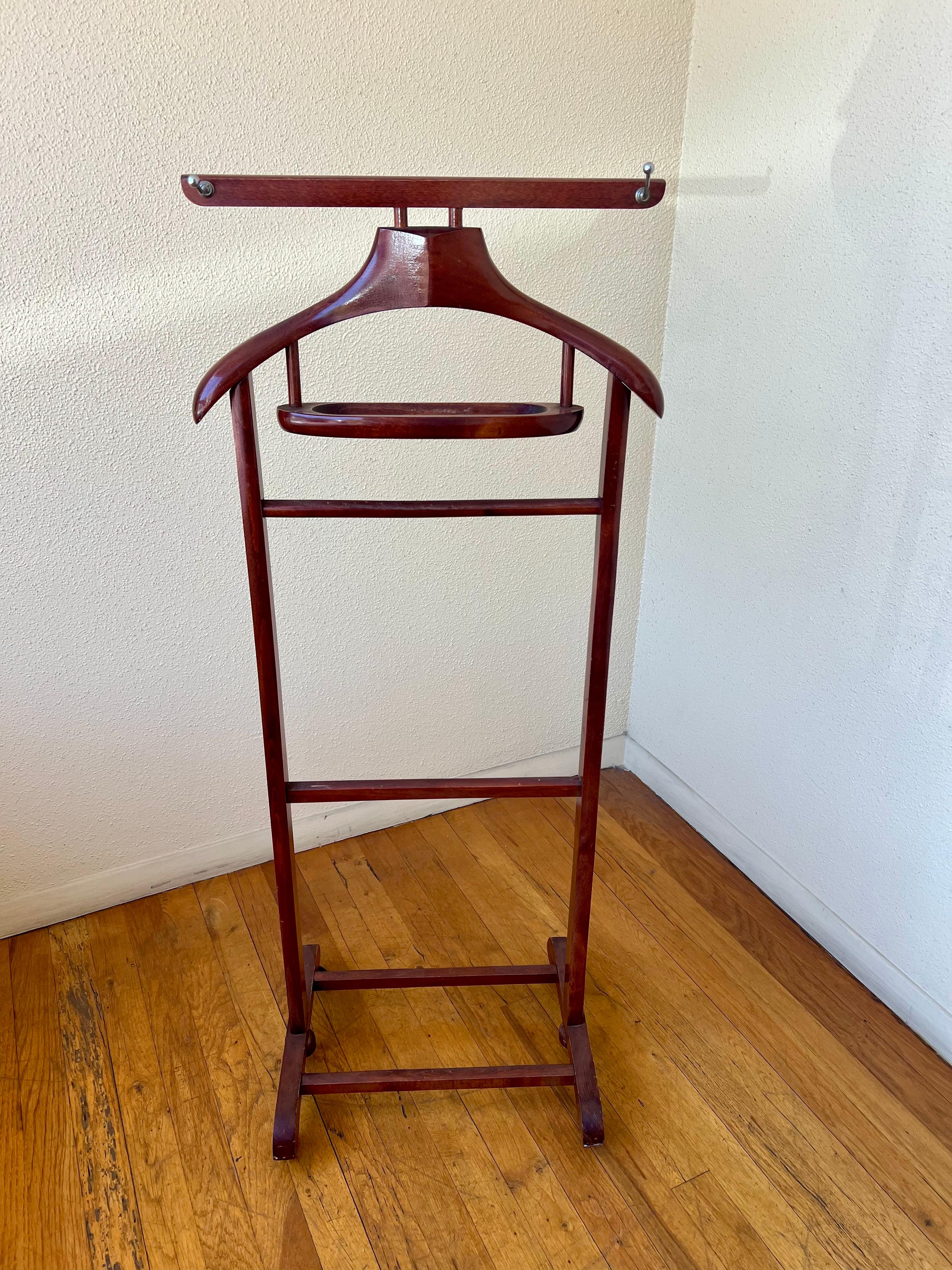 Elegant solid light cherry Mid-Century Modern gentlemens valet by Ico & Luisa Parisi for Fratelli Reguitti was made of solid cherry with brass details for shoe rest
The valet is stamped. Made in Italy. great condition beautiful craftmanship.