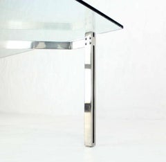 Moderner Couchtisch aus massivem Chrom und Glasplatte aus der Mitte des Jahrhunderts im Stil von Kjaerholm