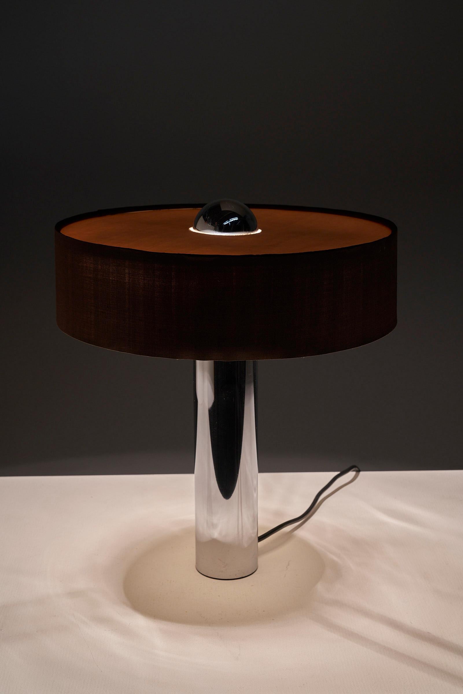 20ième siècle Lampe de bureau en chrome massif de style mi-siècle moderne par Cosack, Allemagne en vente