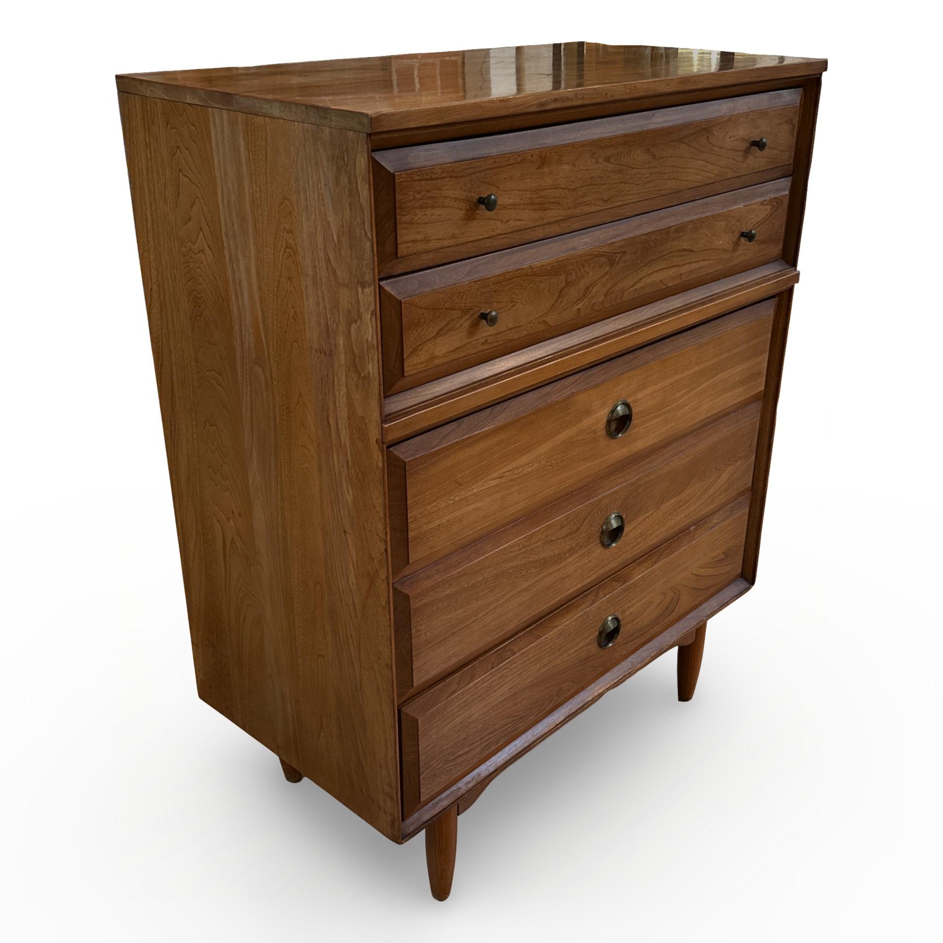 Mid-century modern solid elm dresser by L.A. Period Furniture. The dresser features five drawers with brass pull details, and is in good vintage condition, with some wear to the top (as shown in photos).

Width: 34 in / Depth: 18 in / Height: 43 in
