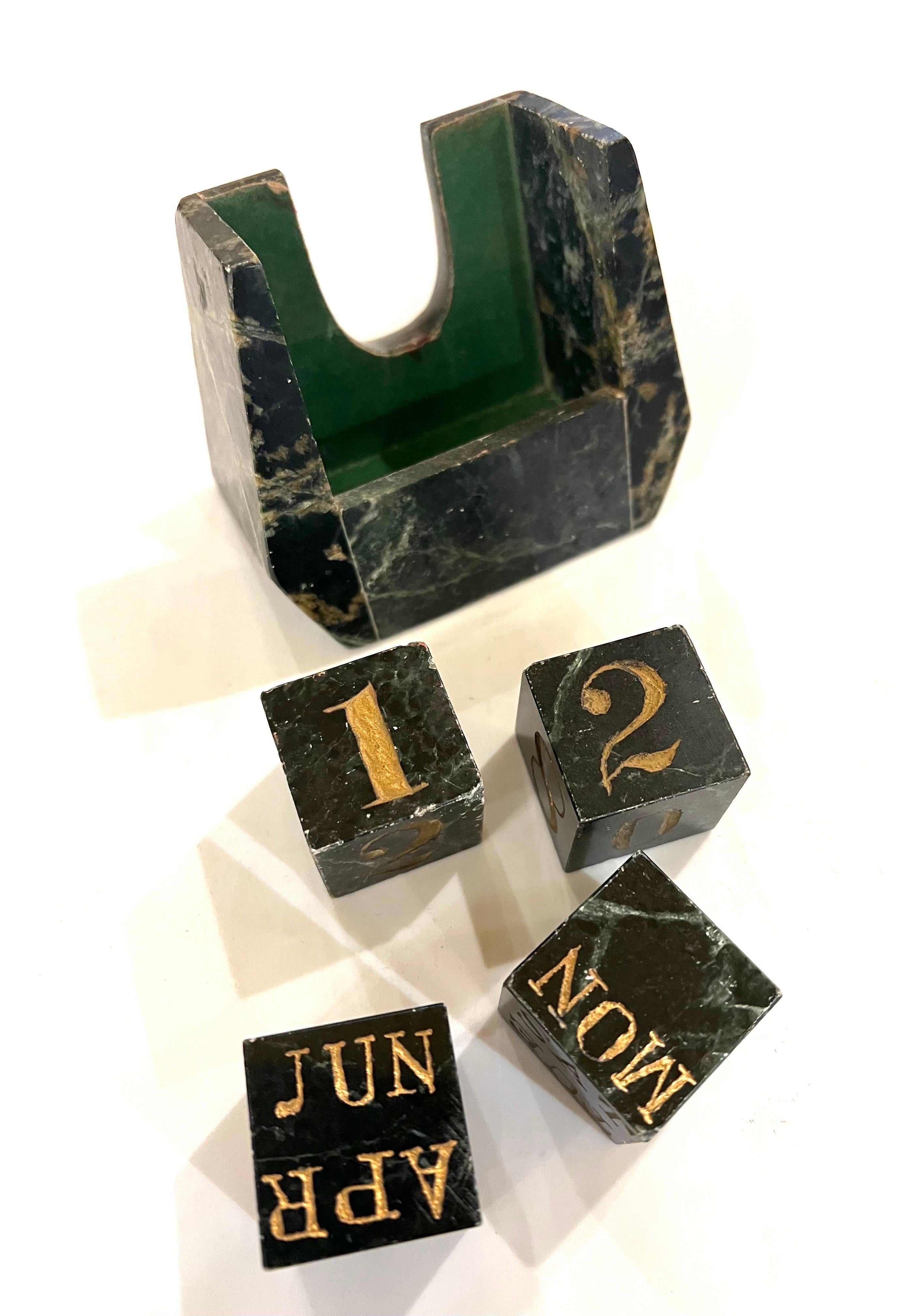 Mid-Century Modern Solid Green Marble Perpetual Desk Top Calendar In Good Condition For Sale In San Diego, CA