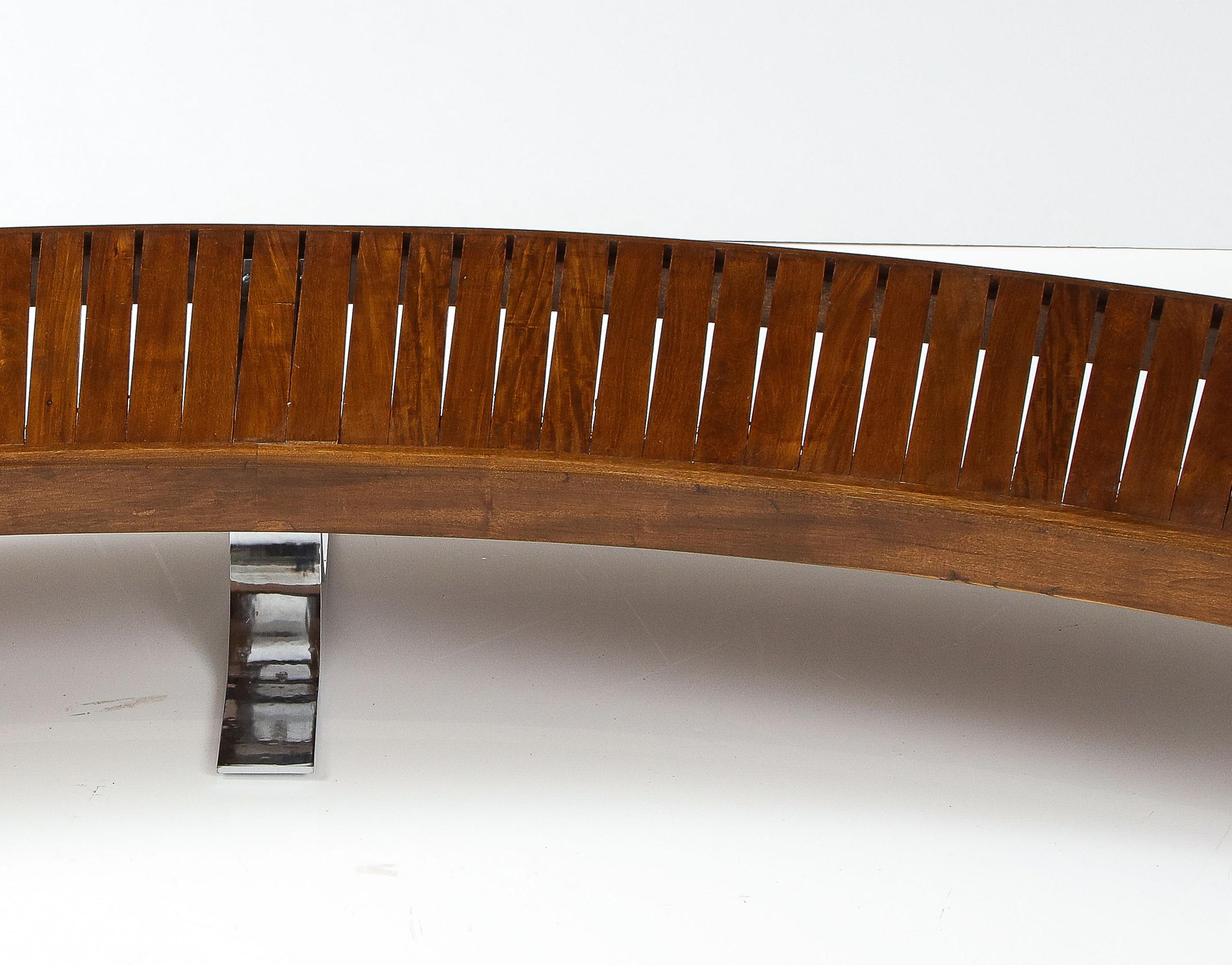 Mid-Century Modern solid peroba hardwood curved slat bench by Forma Brazil, 1960's

Manufactured by Forma Brazil circa 1960's in solid Peroba hardwood and finished in natural varnish. 
This curvaceous bench was done in a beautiful solid wood and it