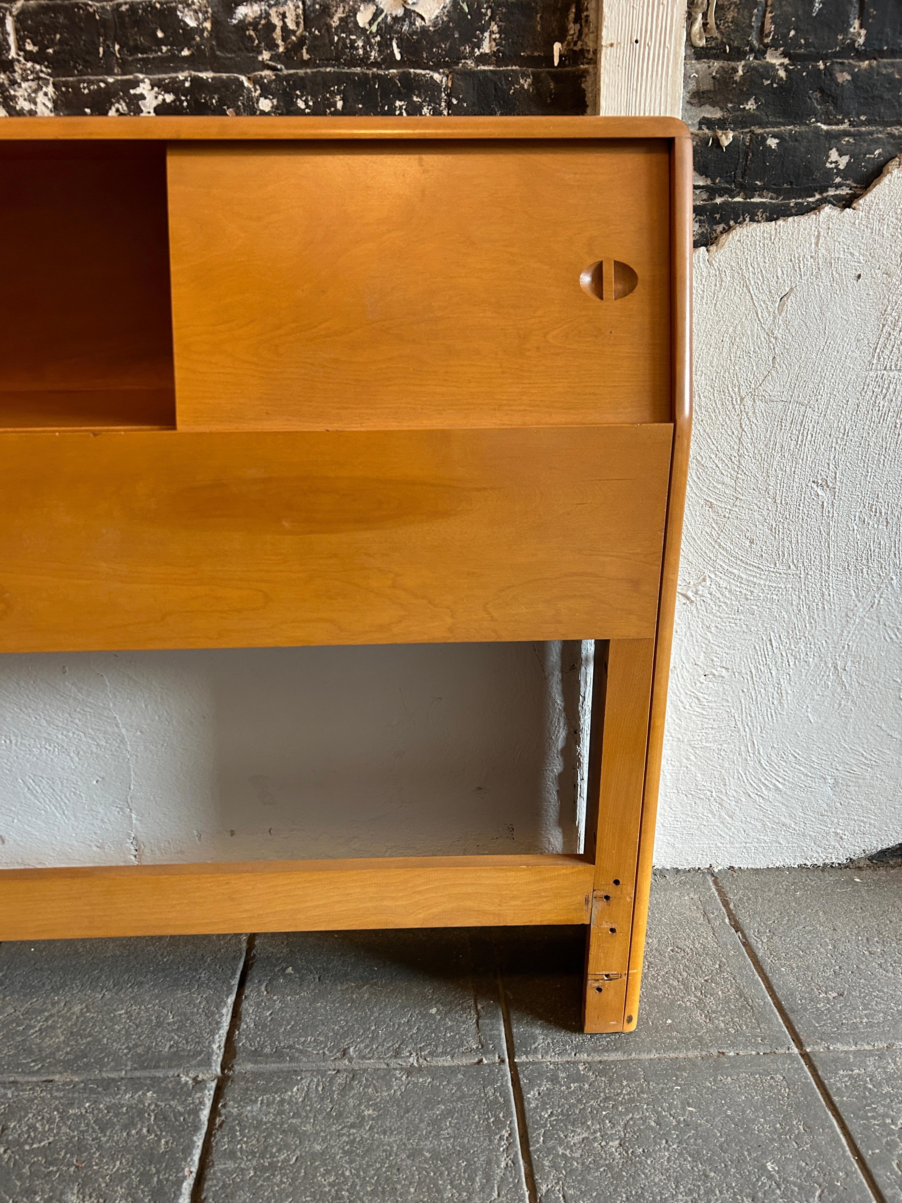 Mid-Century Modern Solid Maple Full Size Headboard with Sliding Doors Heywood In Good Condition For Sale In Brooklyn, NY