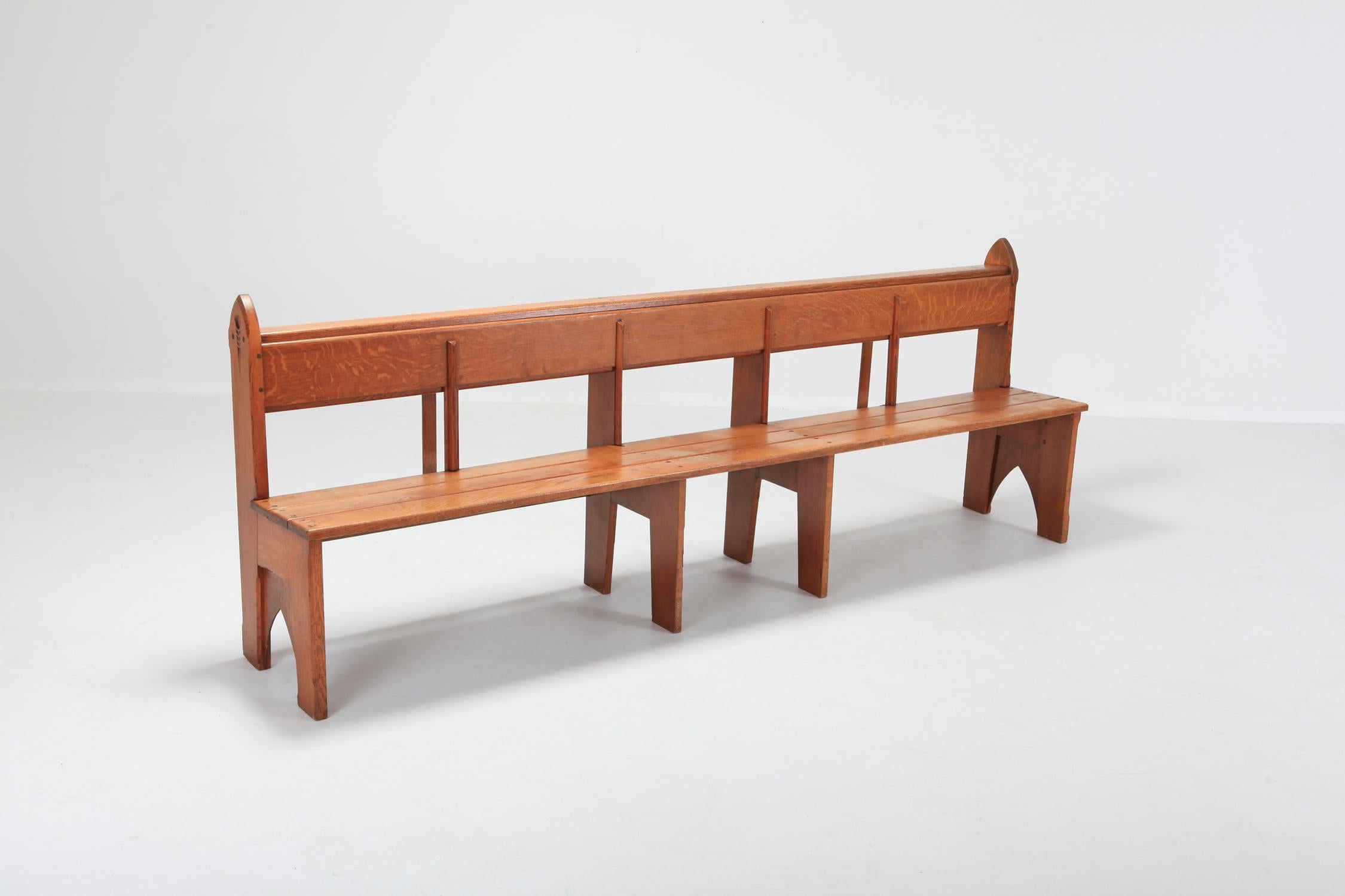 Natural oak bench 
In the manner of the Amsterdam School Art Deco style.
really sculptural bench that fits well in a wabi sabi interior inspired by Guillerme et Chambron, Charlotte Perriand and Hans Wegner 

Great quality piece.


 