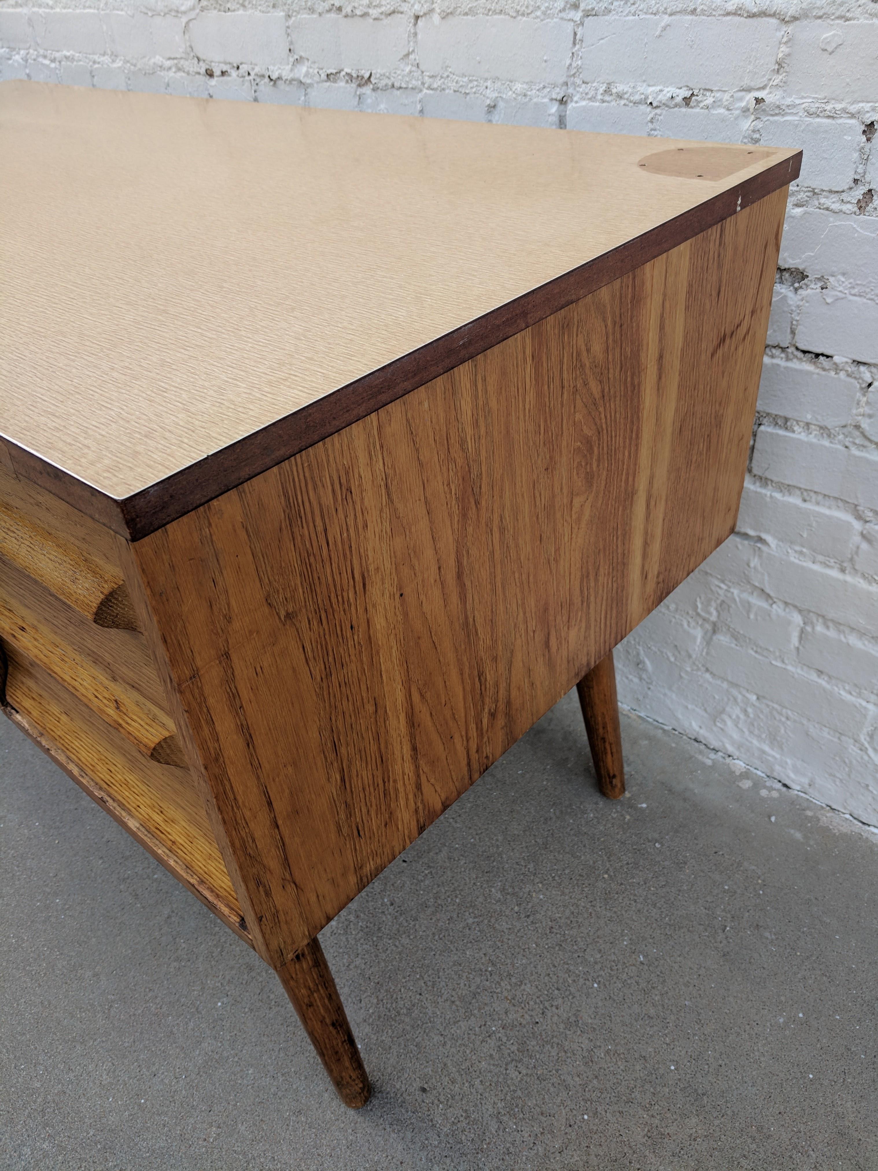 Mid Century Modern Solid Oak Desk with Laminate Top For Sale 2