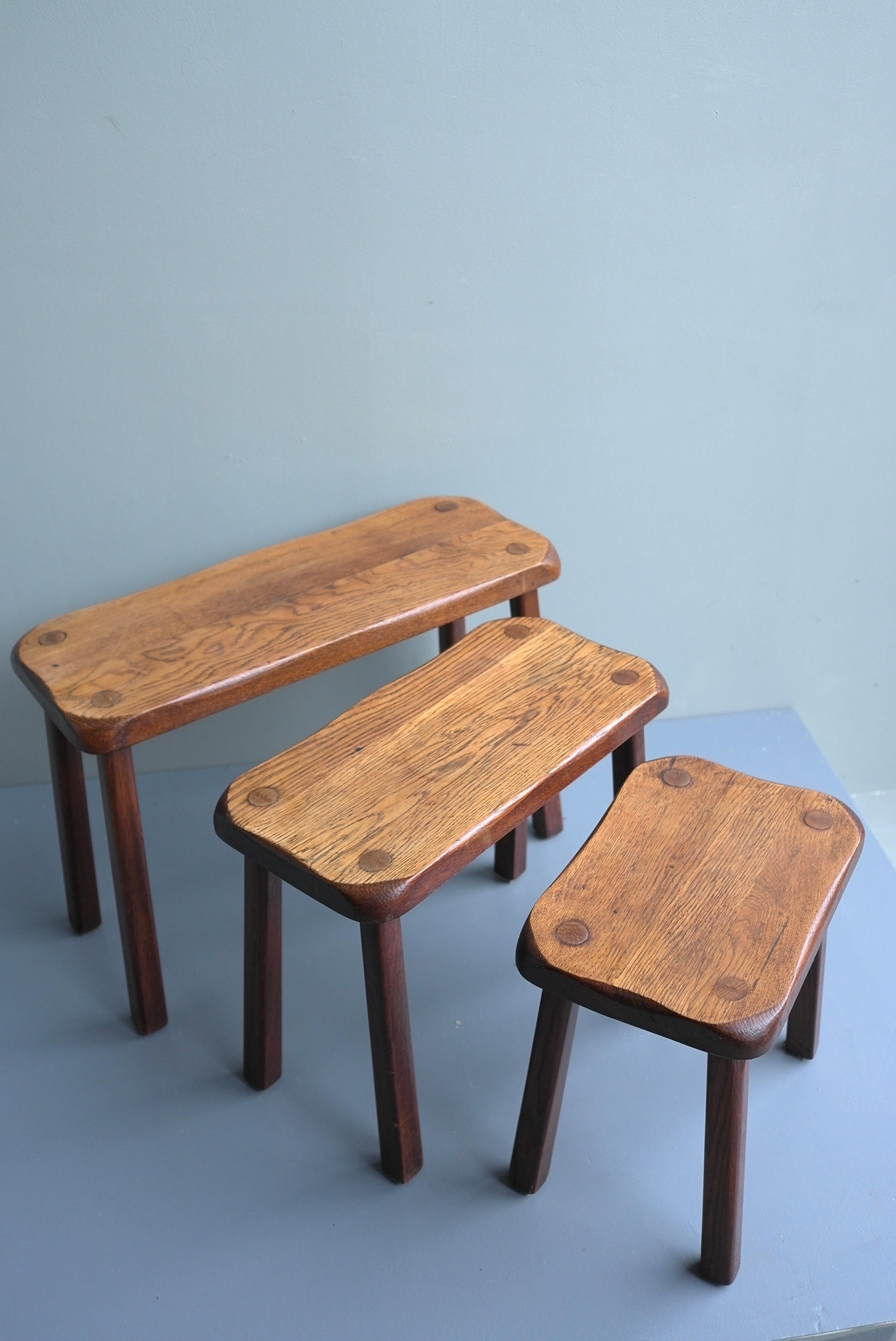 Mid-Century Modern oak nesting tables, France 1960's.
Solid Oak with lovely curved sides.

Sizes:
Largest: 63cmx24cmx45cm
Middle: 49cmx24cmx40cm
Smallest: 35cmx24cmx36cm.