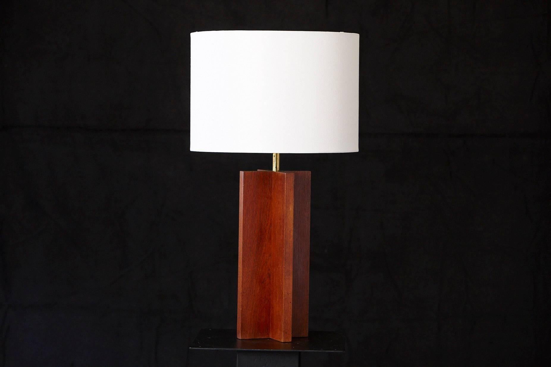 Minimalist and pure solid oak cruciform joint table lamp.
Measures: height to finial 33 in.