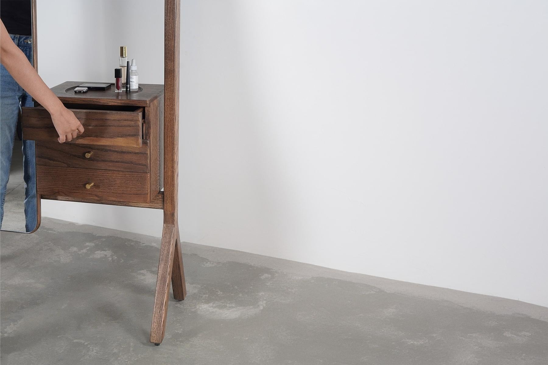 Indien Coiffeuse en Oak Oak massif avec rangement, miroir et laiton en vente