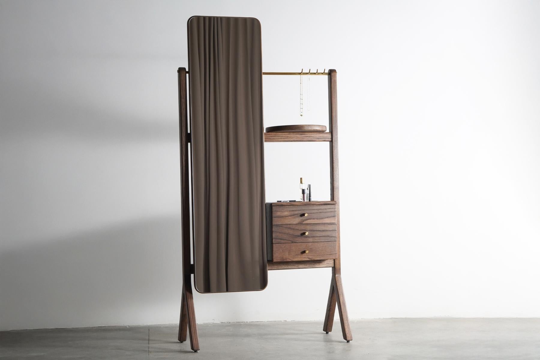 XXIe siècle et contemporain Coiffeuse en Oak Oak massif avec rangement, miroir et laiton en vente