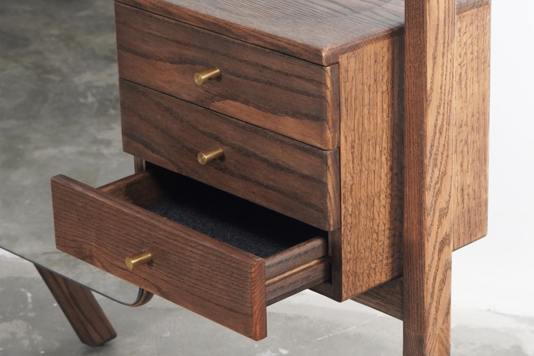 Laiton Coiffeuse en Oak Oak massif avec rangement, miroir et laiton en vente