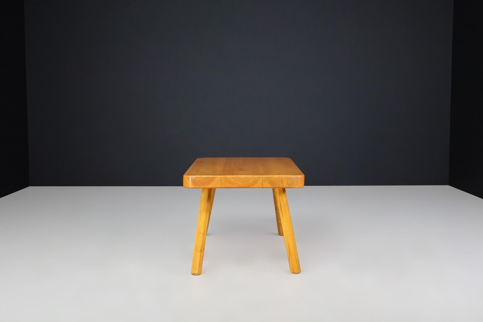 Mesa de centro de pino macizo moderna de mediados de siglo, Francia, años 60 Pino en venta