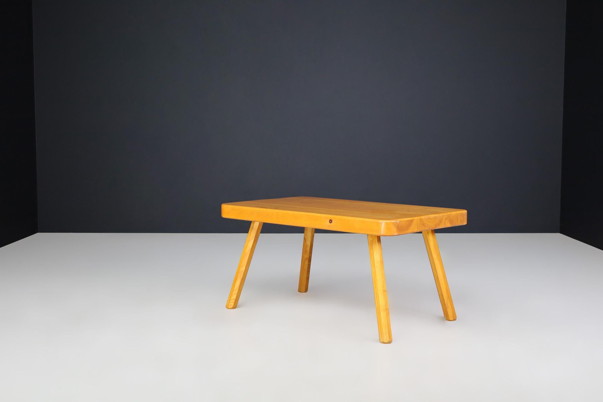 Mesa de centro de pino macizo moderna de mediados de siglo, Francia, años 60 en venta 1