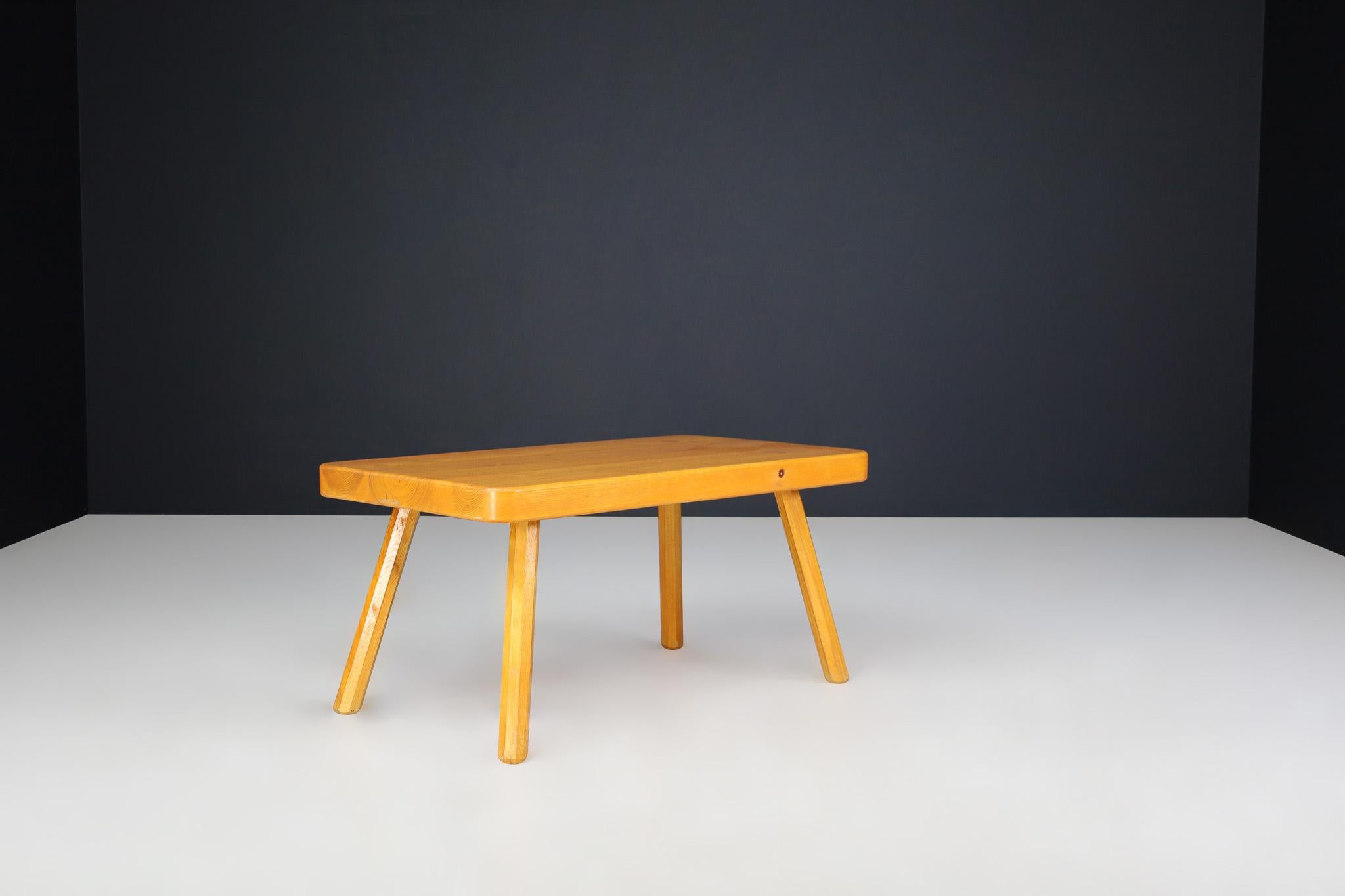 Mesa de centro de pino macizo moderna de mediados de siglo, Francia, años 60 en venta 2
