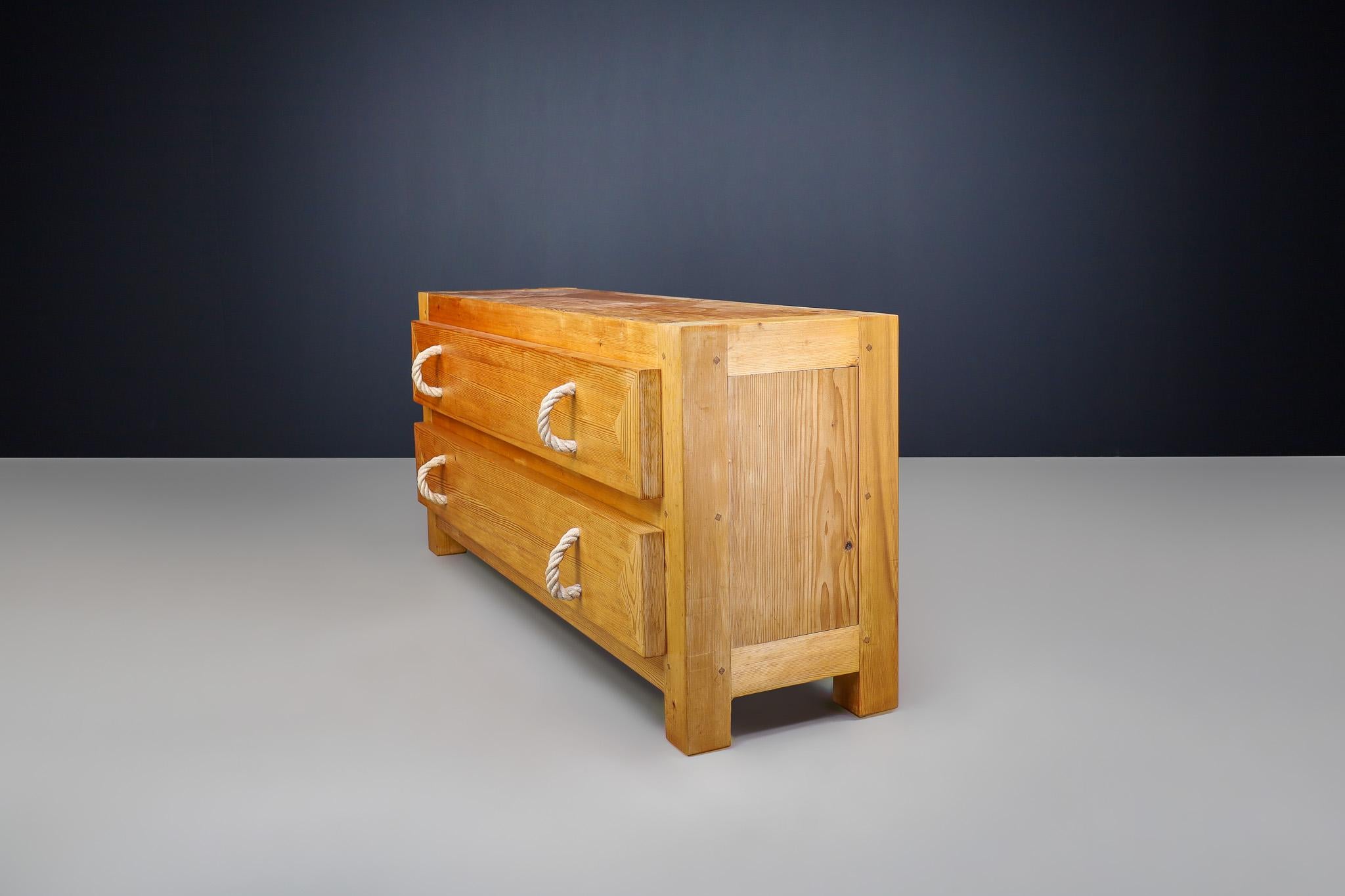 Mid-Century Modern Solid Pine Drawers Cabinet / Credenza, France, 1960s For Sale 5
