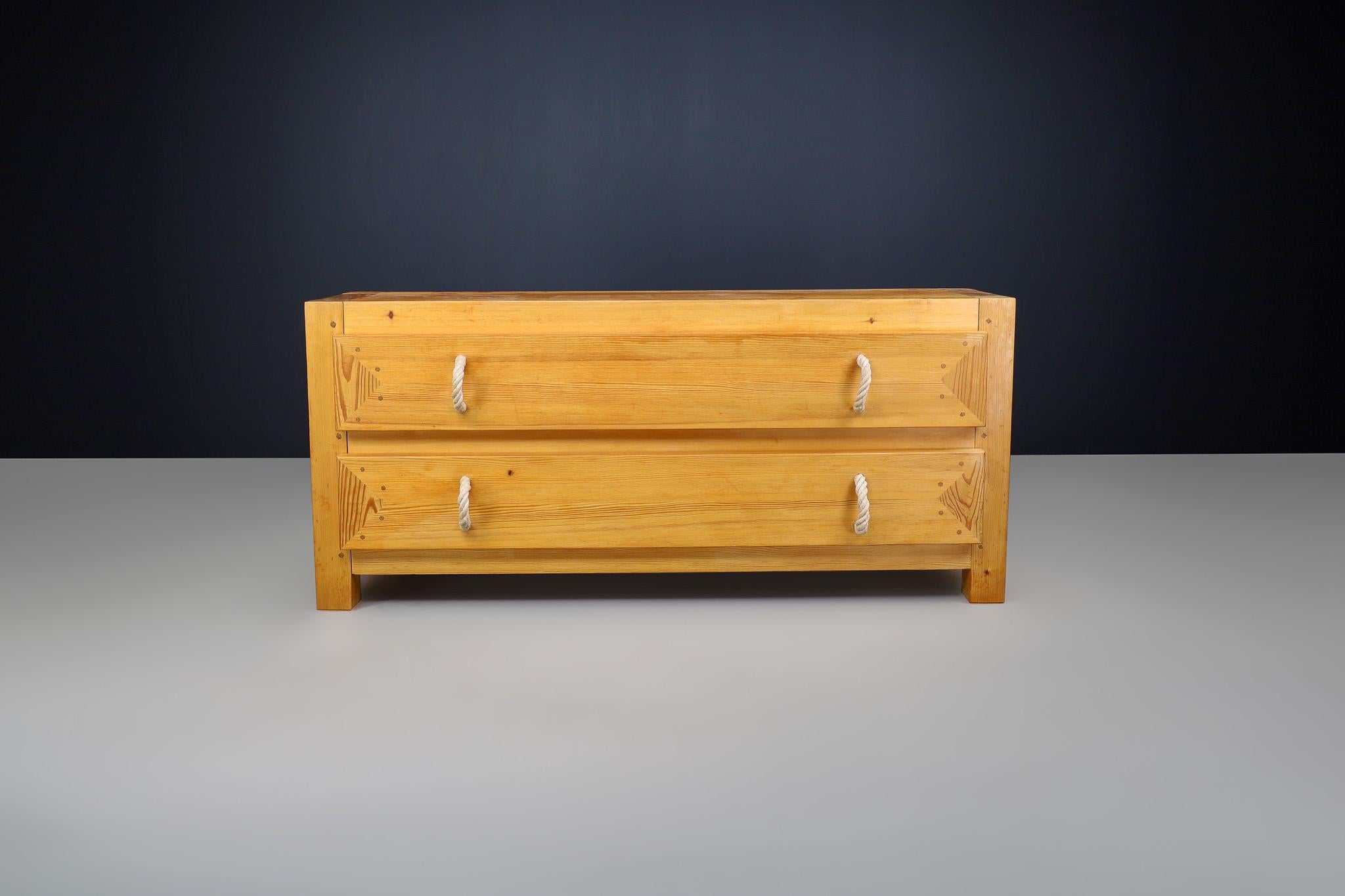 Mid-Century Modern Solid Pine Drawers Cabinet / Credenza, France, 1960s For Sale 6