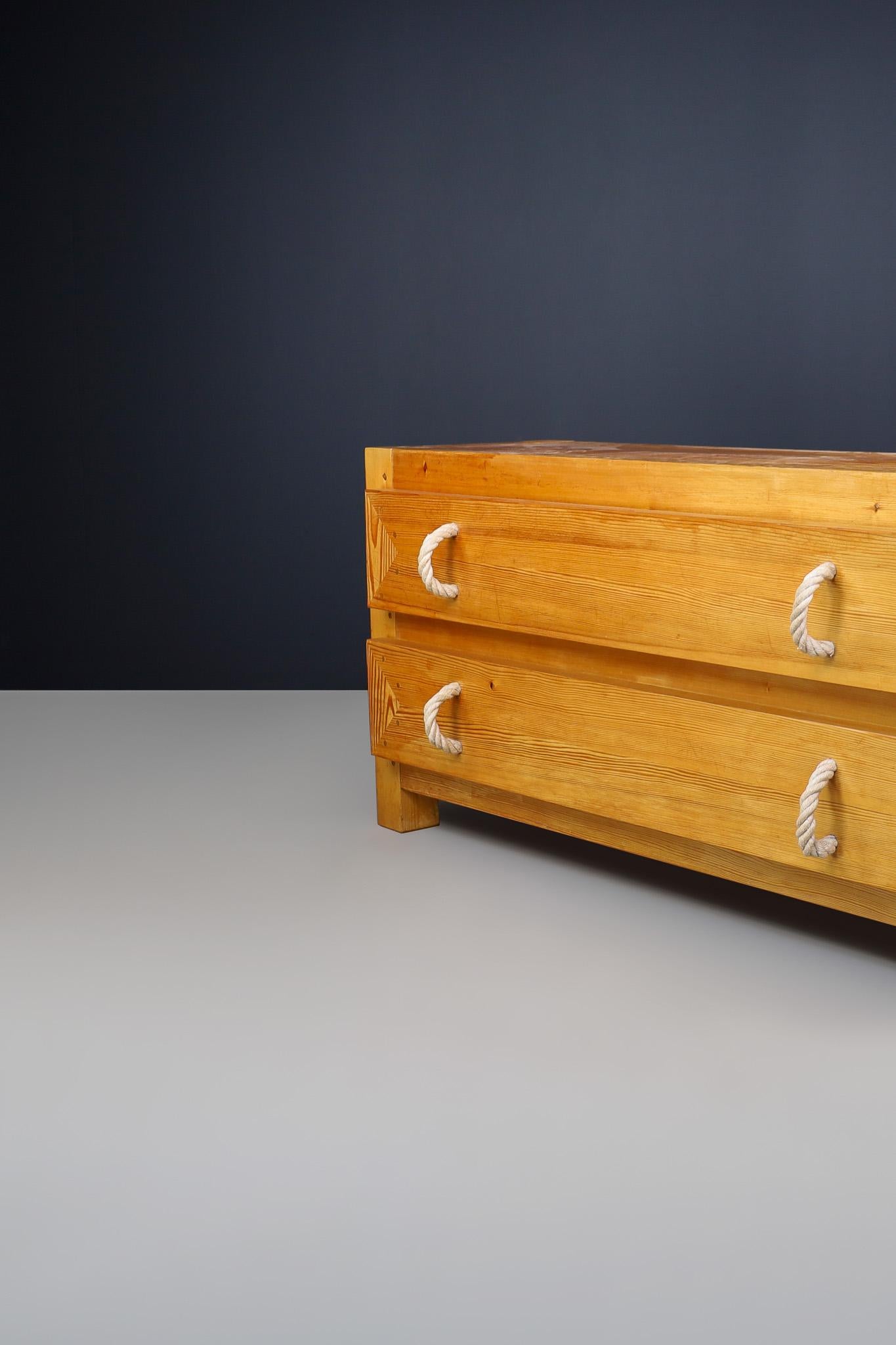 Mid-Century Modern Solid Pine Drawers Cabinet / Credenza, France, 1960s For Sale 7