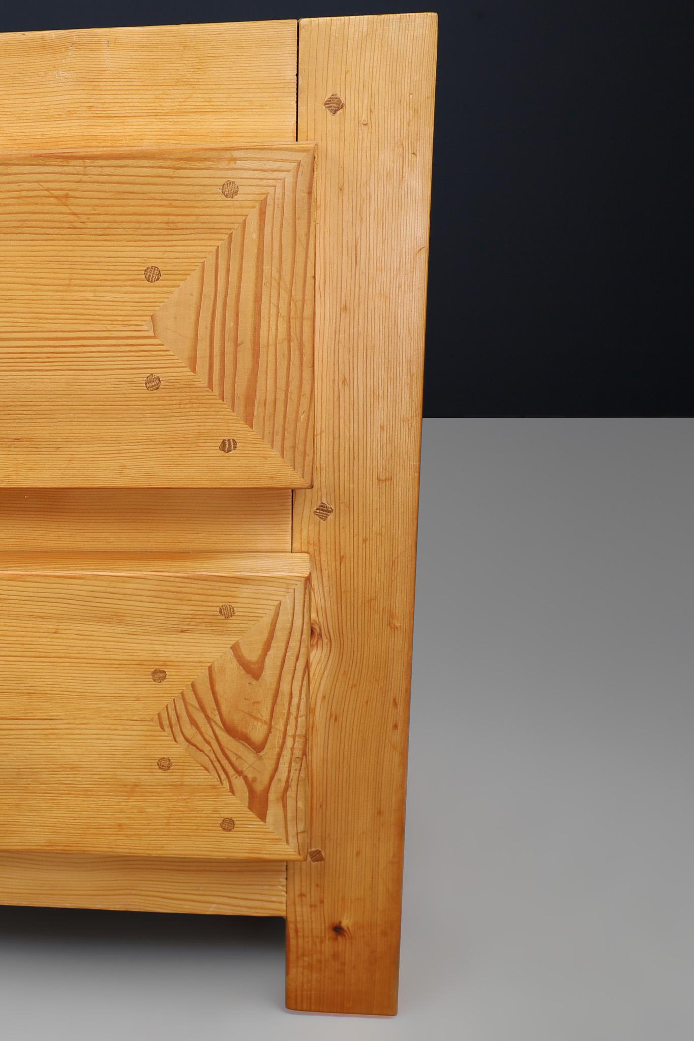 Mid-Century Modern Solid Pine Drawers Cabinet / Credenza, France, 1960s For Sale 8