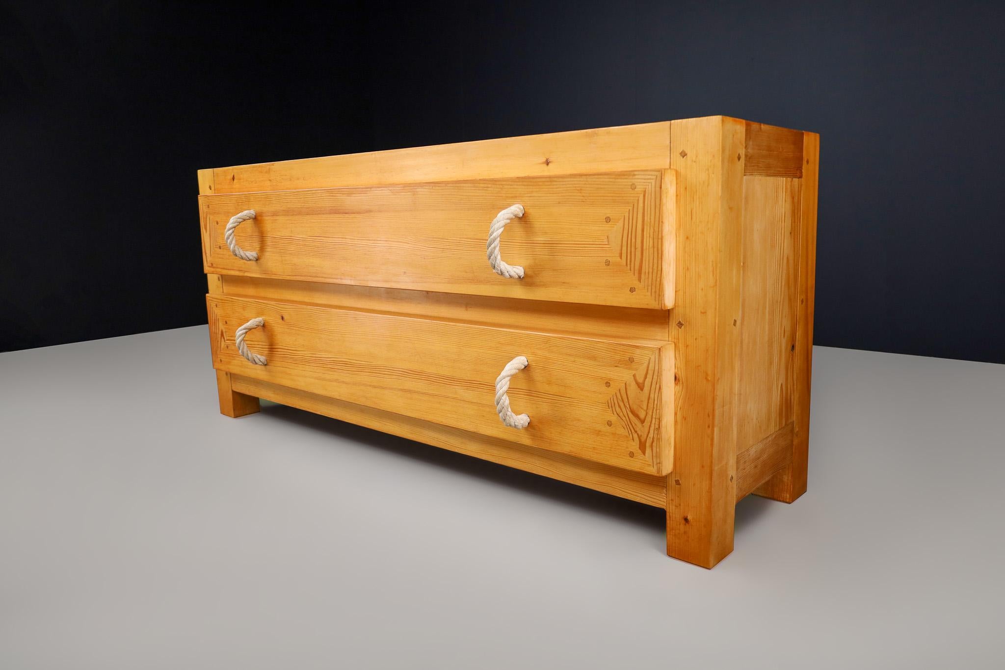 French Mid-Century Modern Solid Pine Drawers Cabinet / Credenza, France, 1960s For Sale