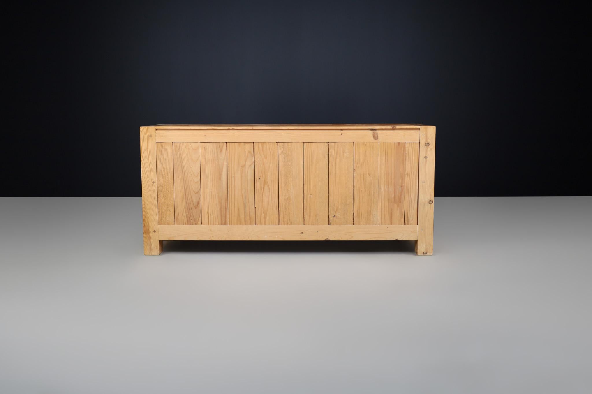 Mid-Century Modern Solid Pine Drawers Cabinet / Credenza, France, 1960s For Sale 3