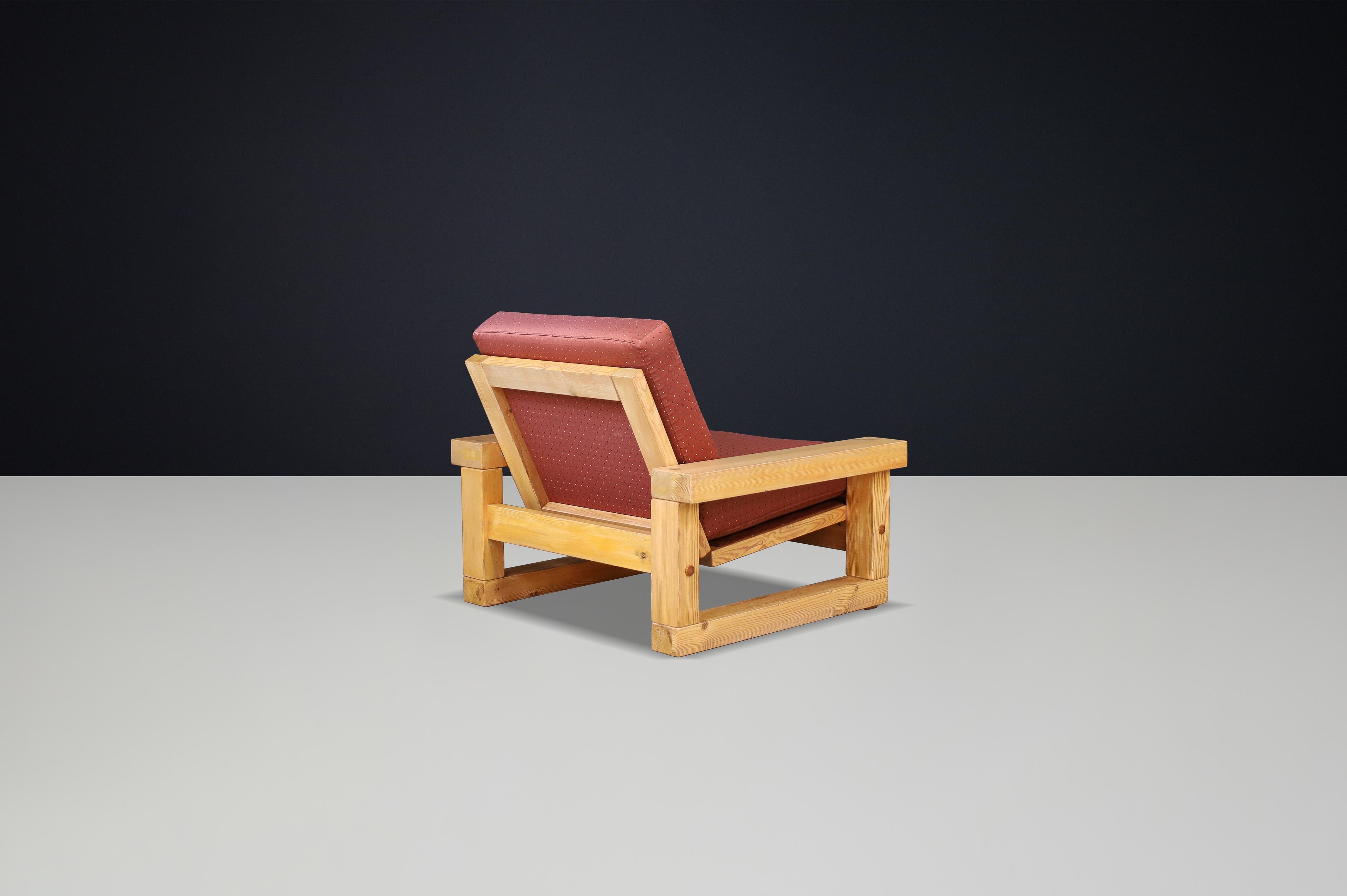 Moderner Loungesessel aus massivem Kiefernholz, Frankreich, Mitte der 1970er Jahre (Französisch) im Angebot