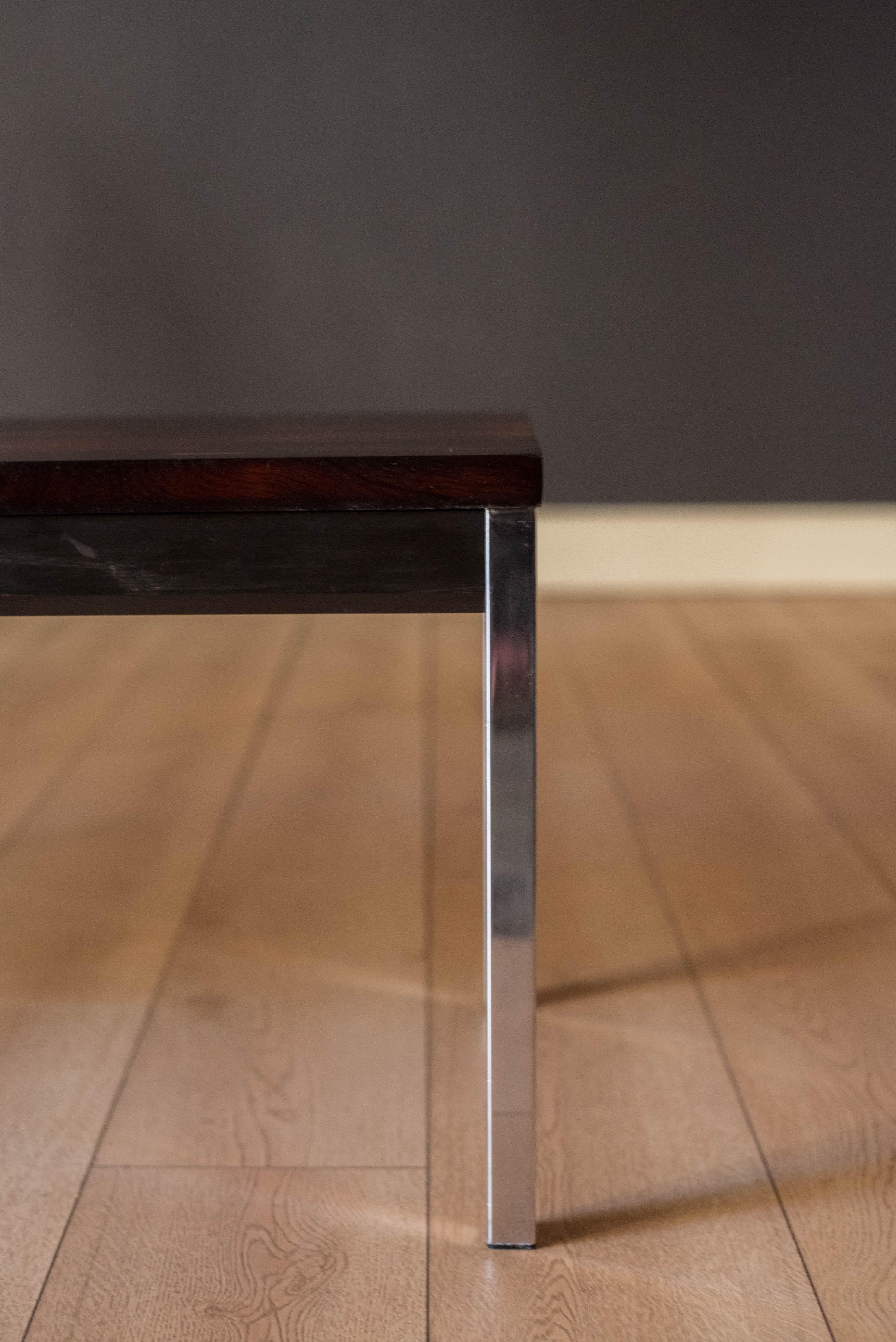 Mesa de centro moderna de mediados de siglo de palisandro macizo y cromo by Founders en venta 2