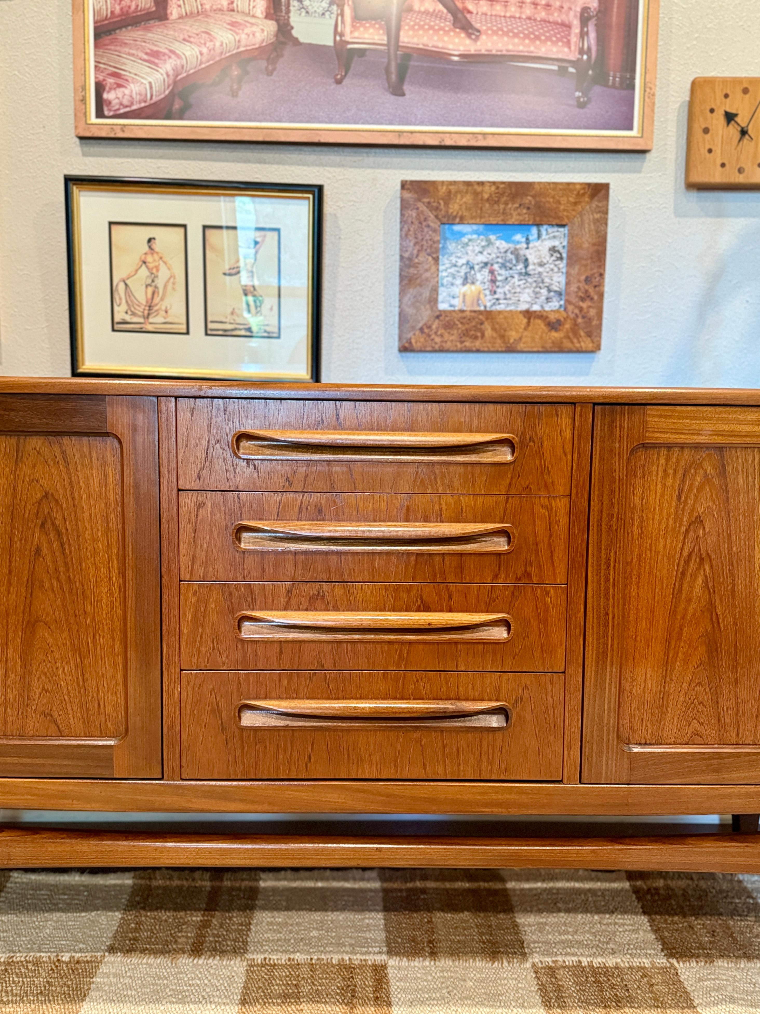 Mid Century Modern solid teak Fresco sideboard by G Plan In Good Condition In Houston, TX