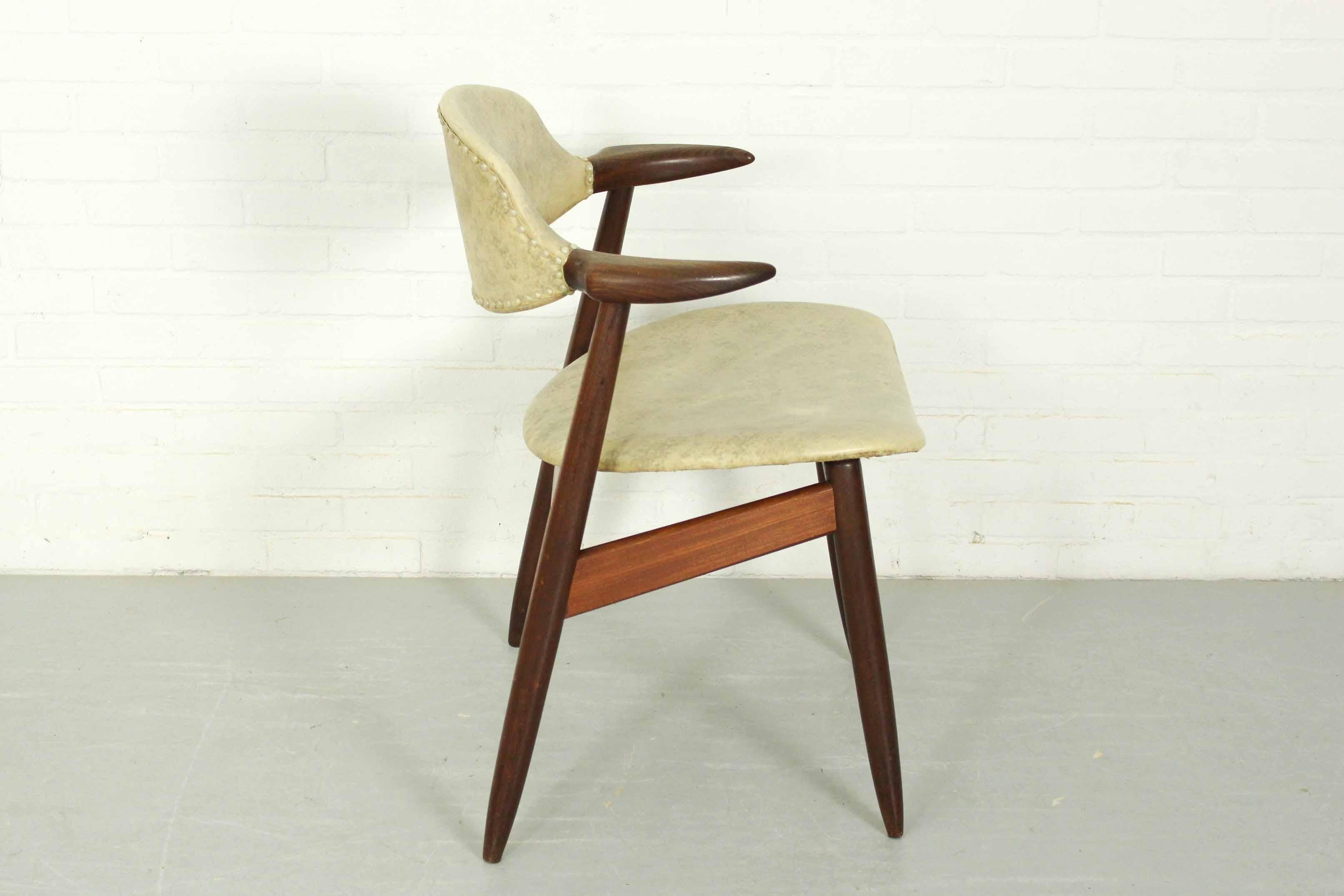 Cowhorn chair designed and made by Tijsseling, 1960s, The Netherlands. Solid teak, with original faux leather upholstery in good vintage condition. 
    