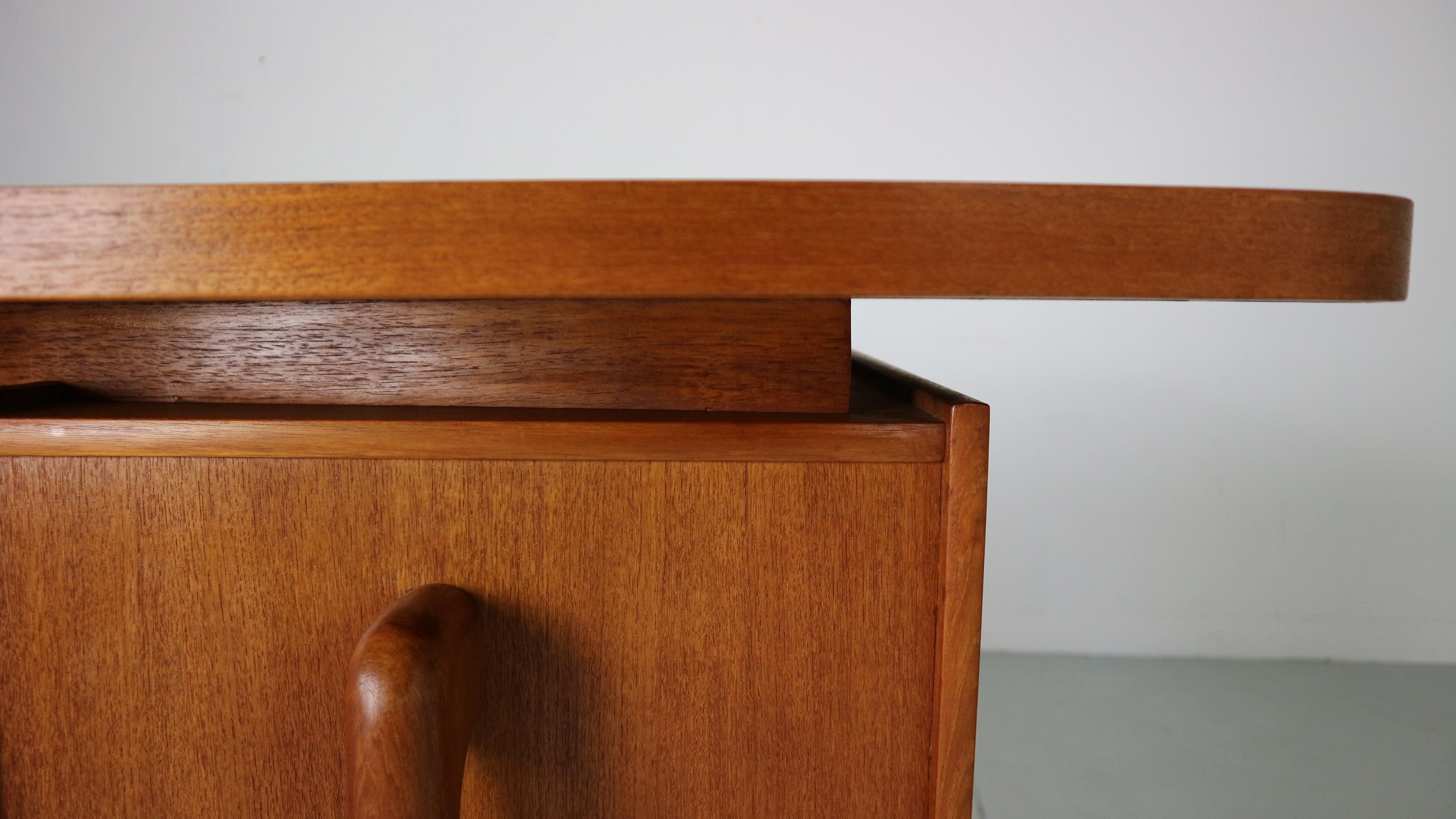 Mid-Century Modern Teak& Wicker Boomerang Desk, 1960 Denmark 14