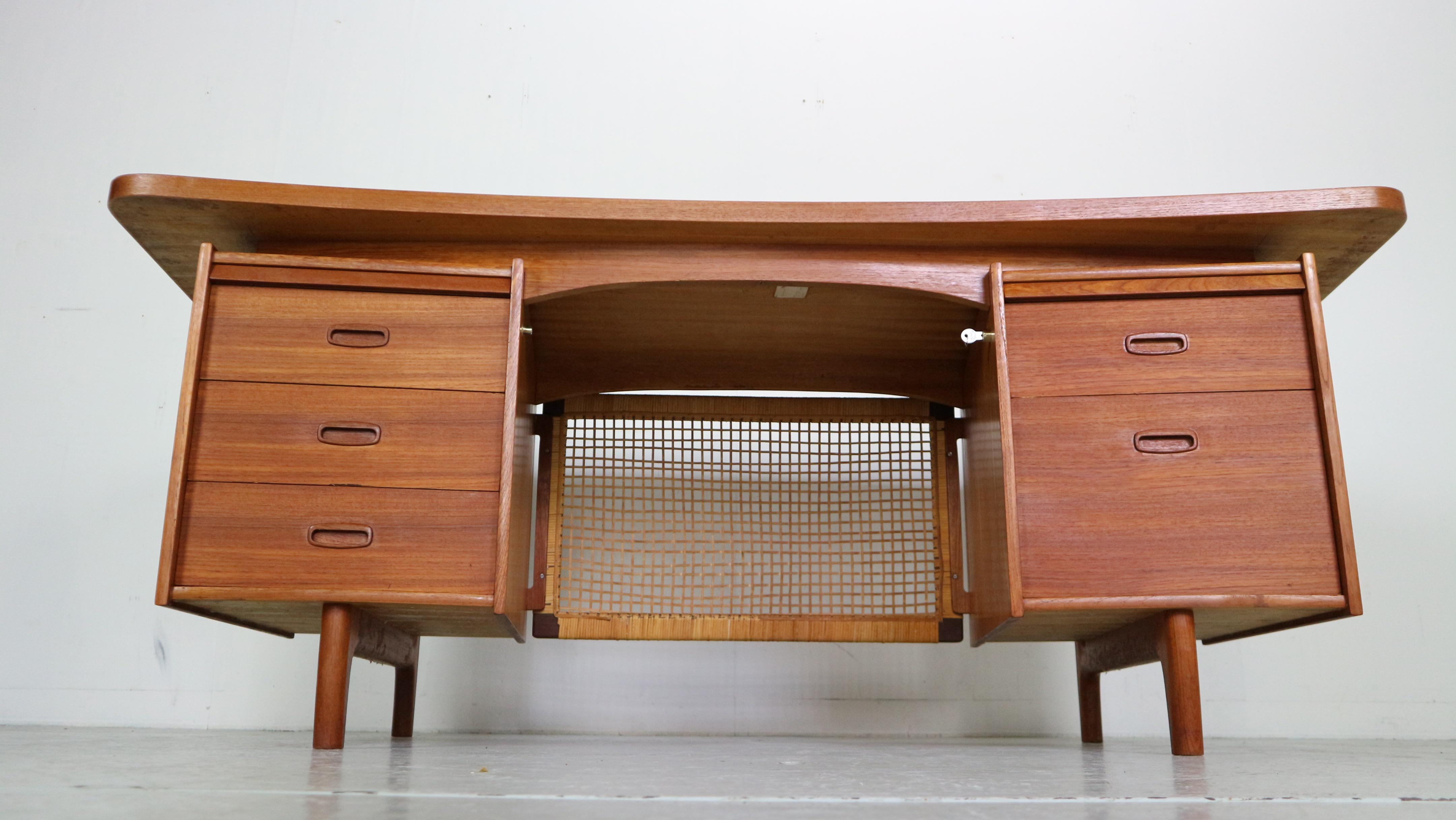 Mid-20th Century Mid-Century Modern Teak& Wicker Boomerang Desk, 1960 Denmark