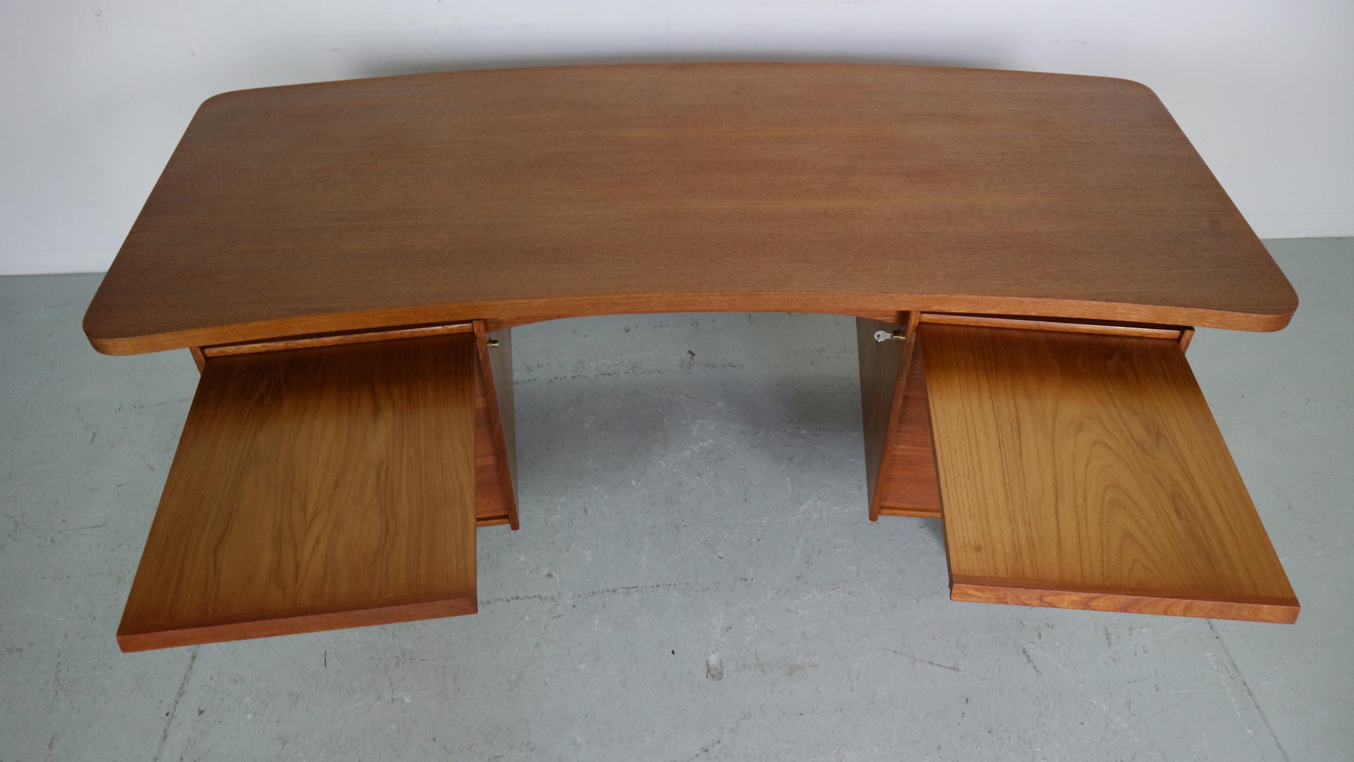 Mid-Century Modern Teak& Wicker Boomerang Desk, 1960 Denmark 3