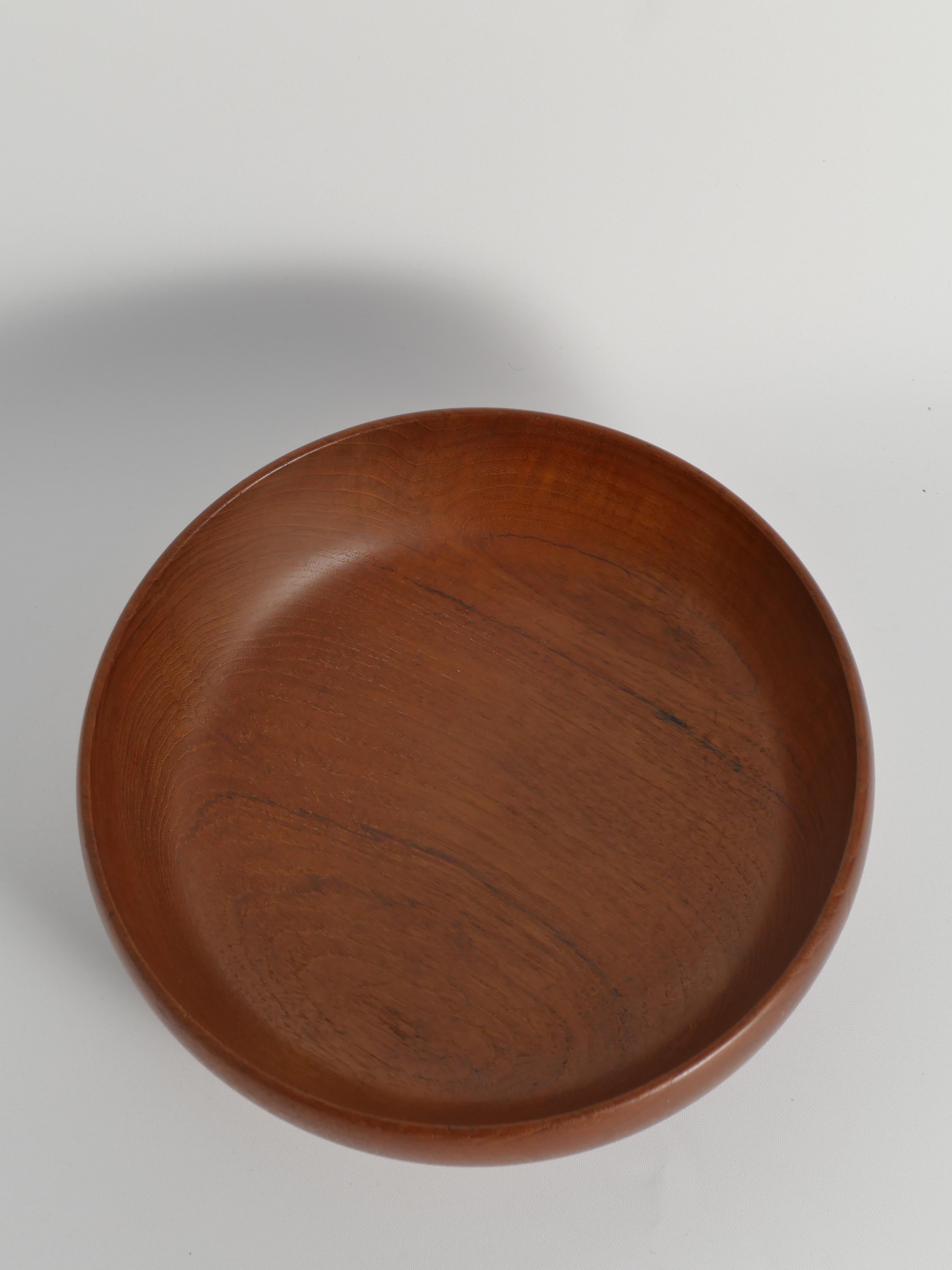 Mid-Century Modern Schale aus massivem Teakholz, Schweden 1960er (Moderne der Mitte des Jahrhunderts) im Angebot
