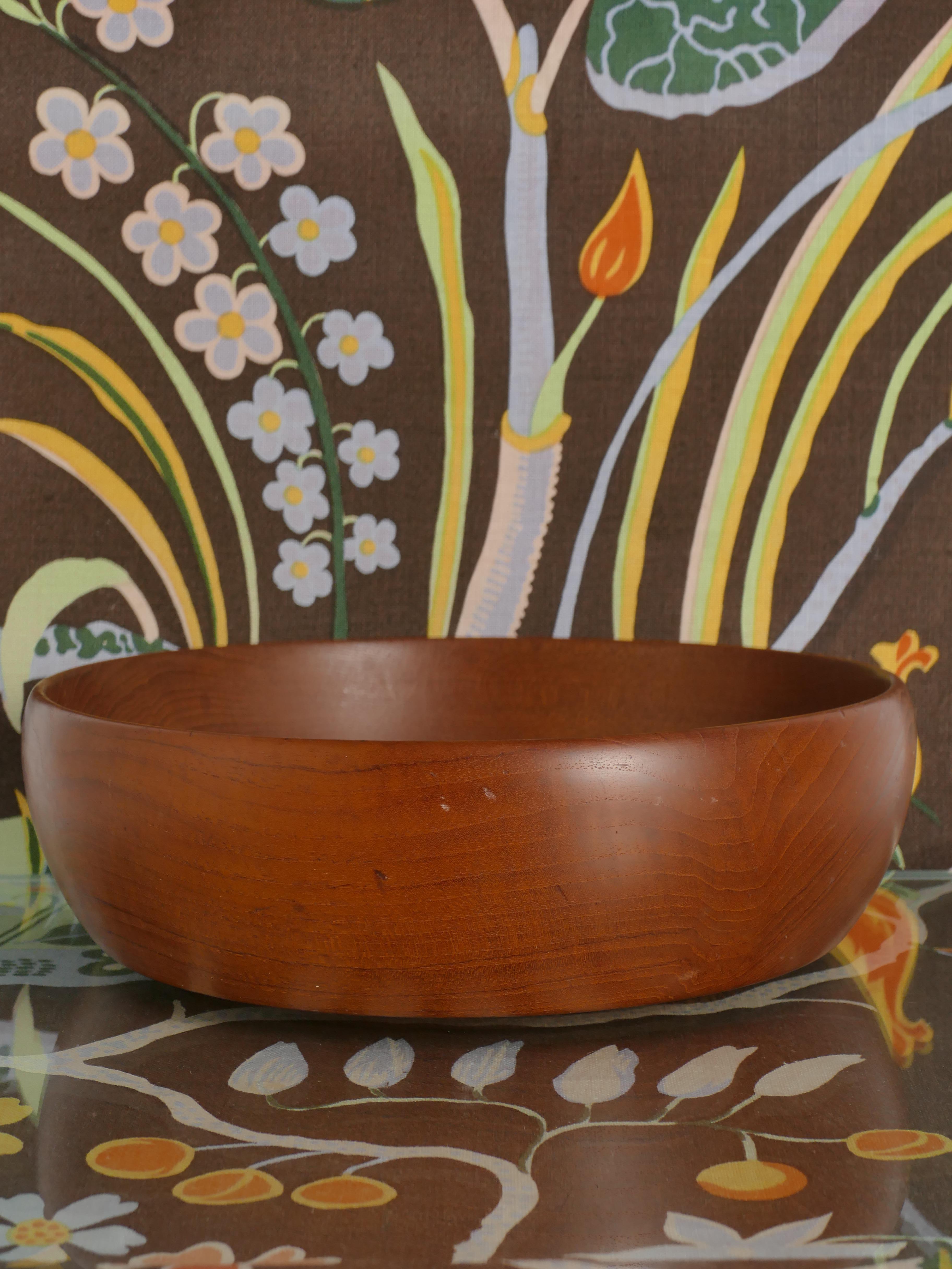 Mid-Century Modern Schale aus massivem Teakholz, Schweden 1960er (Gedrechselt) im Angebot