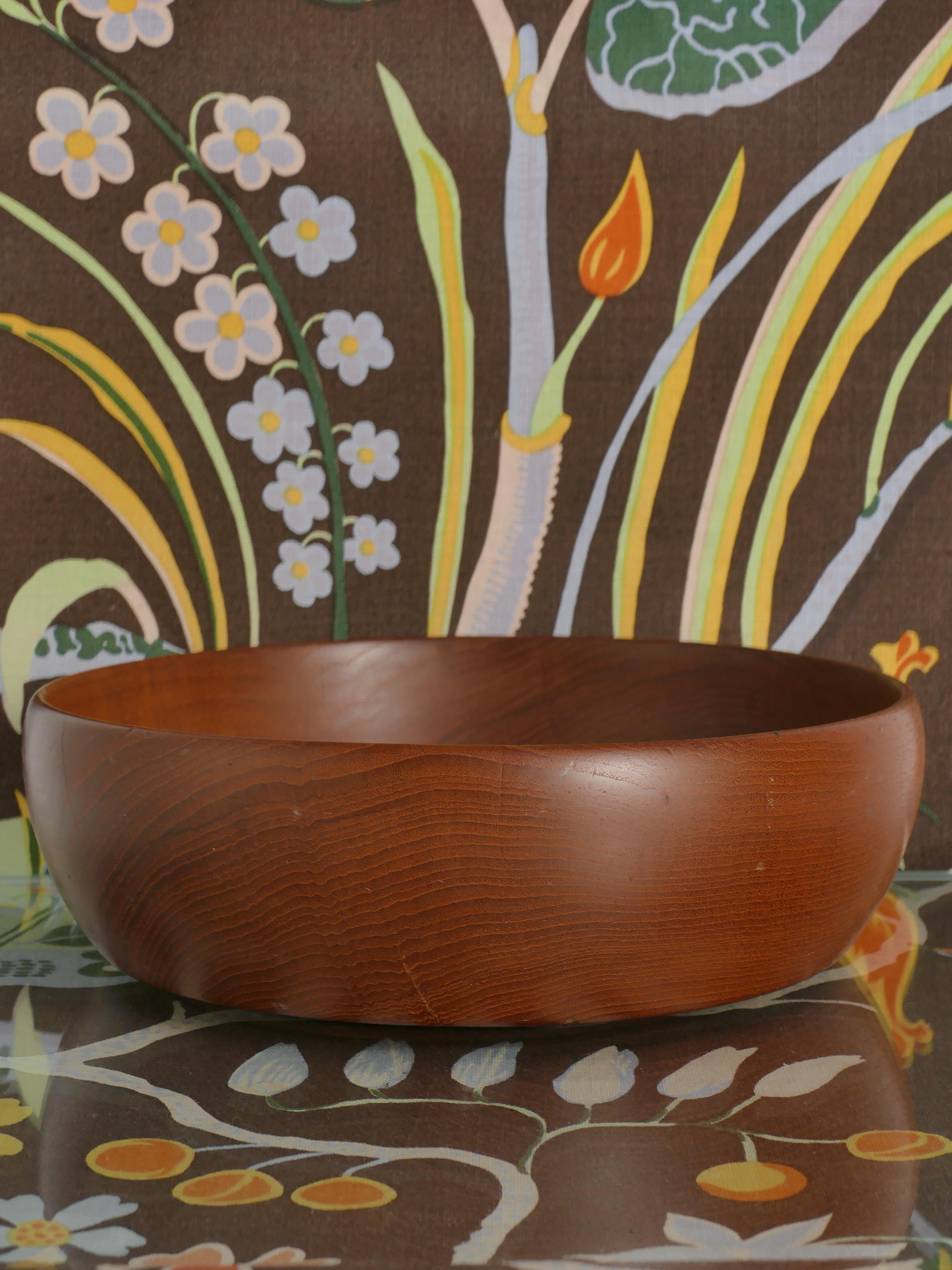 Mid-Century Modern Schale aus massivem Teakholz, Schweden 1960er im Zustand „Gut“ im Angebot in Grythyttan, SE