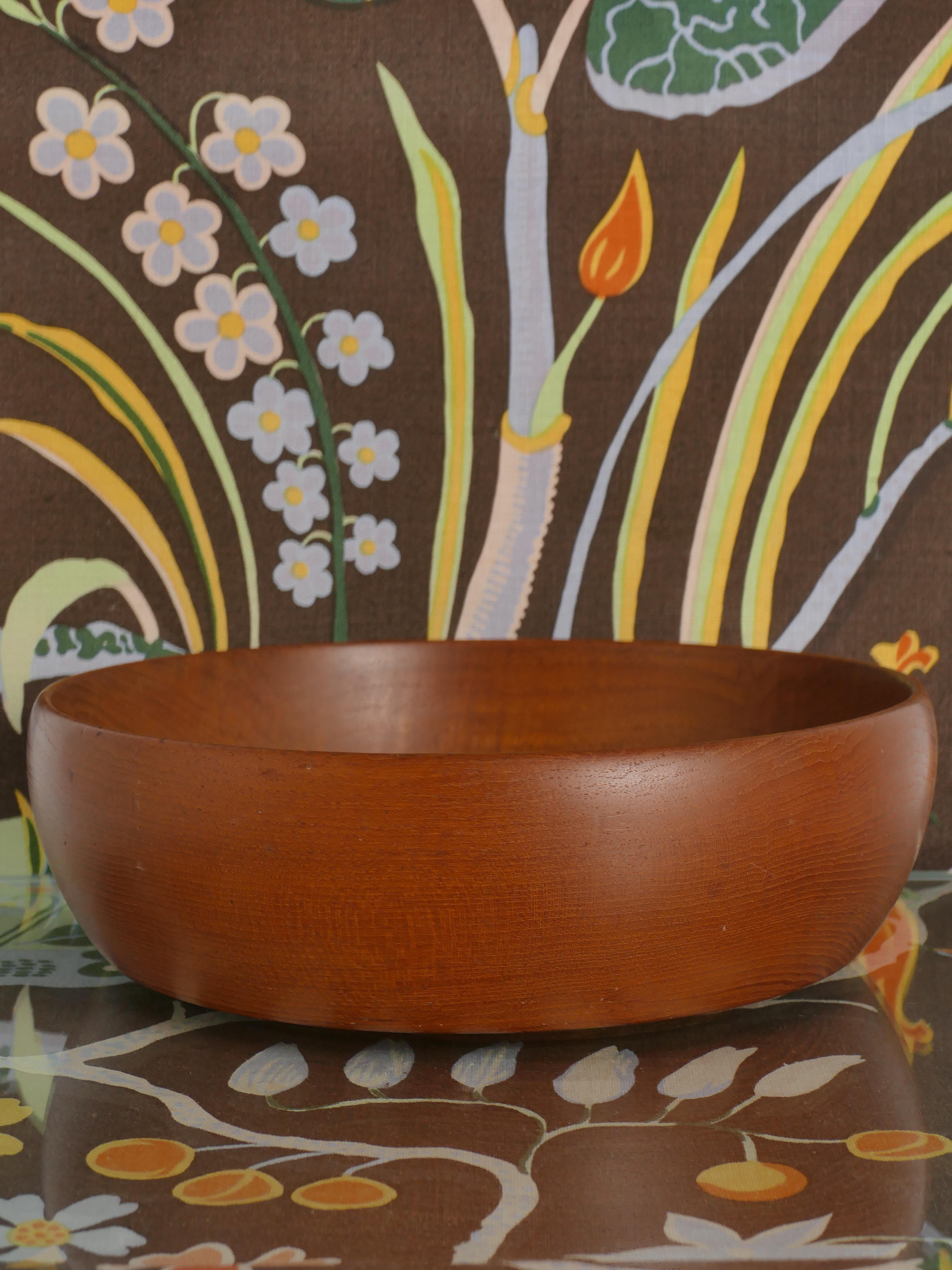 Mid-Century Modern Schale aus massivem Teakholz, Schweden 1960er (20. Jahrhundert) im Angebot