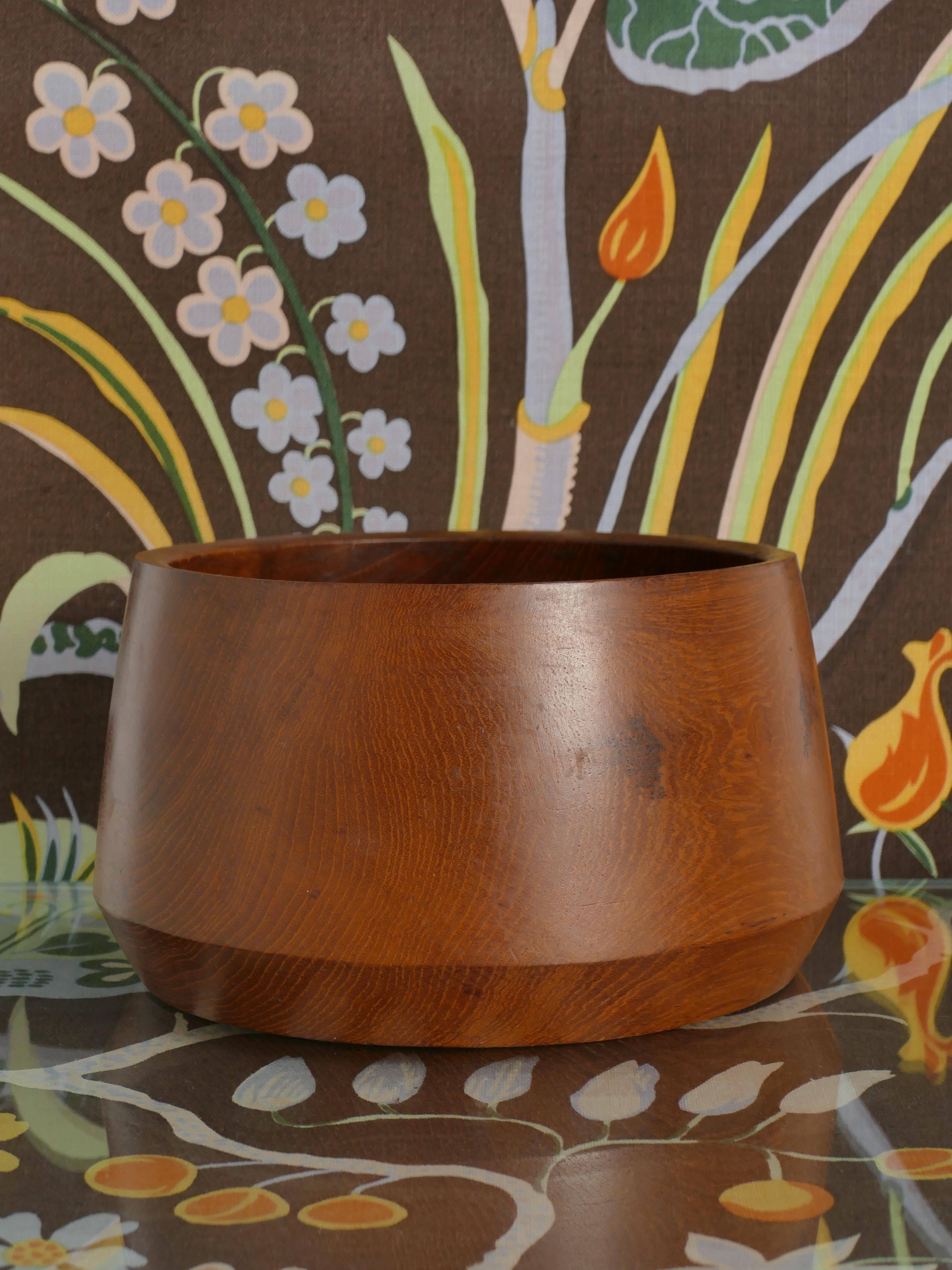 Teak Ciotola in legno massiccio di teak della modernità di metà secolo, Svezia in vendita