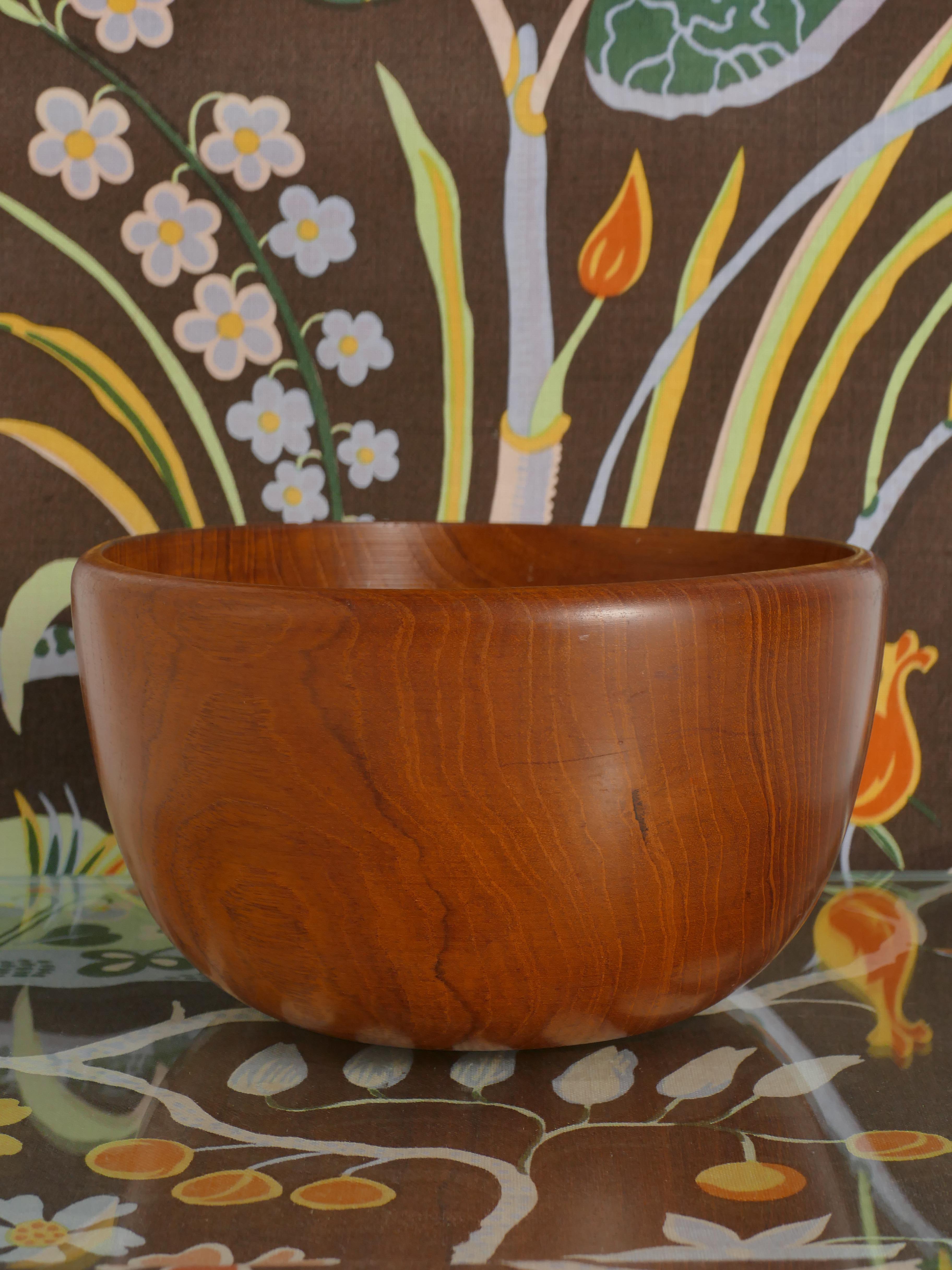 A very stylish mid-century modern teak wood bowl. Solid teak wood from Thailand. Designed and manufactured in Sweden.stamped underneath: 