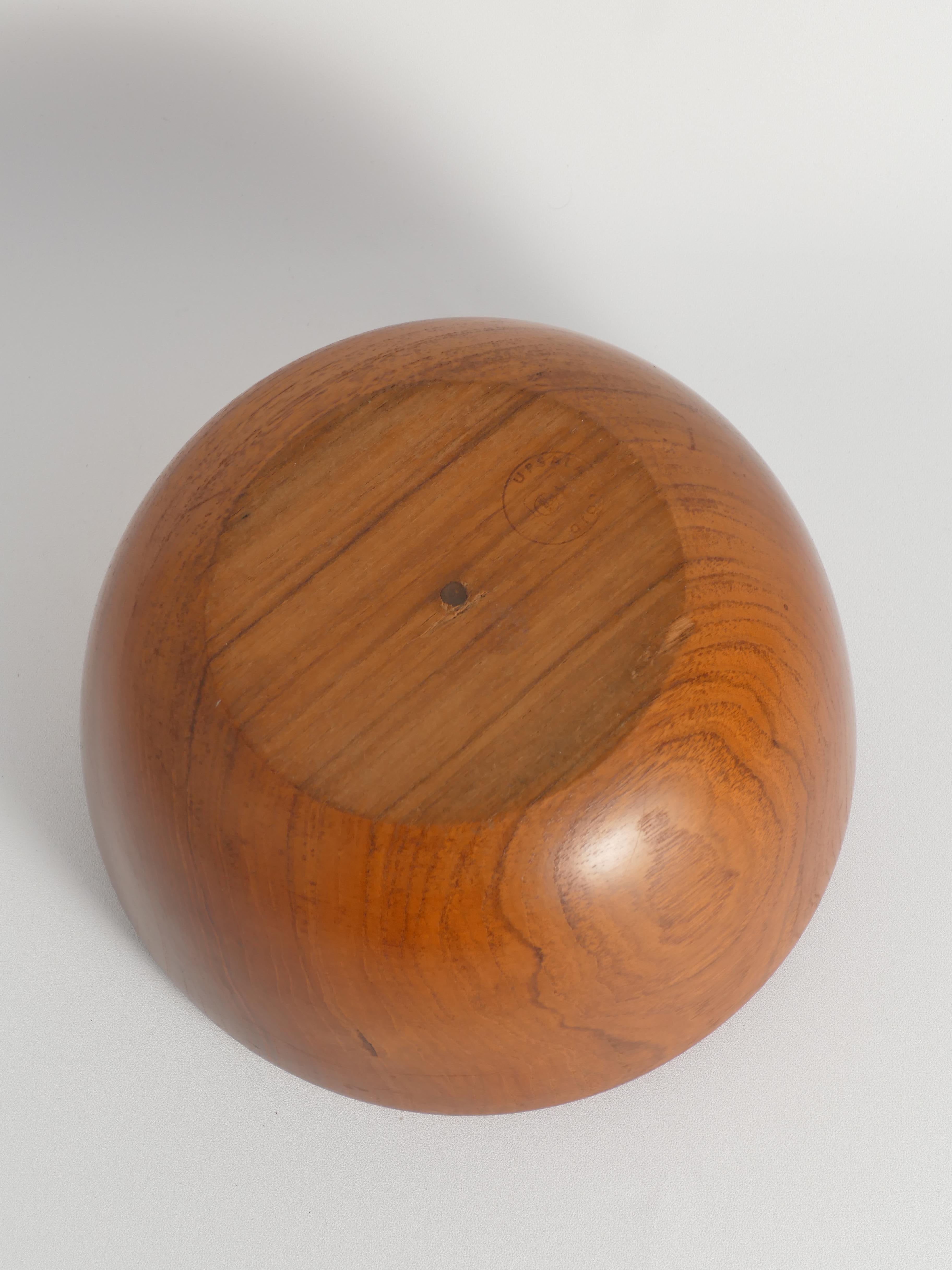 Mid-Century Modern Solid Teak Wood Bowl, Uppsala Slöjd, Sweden 1960s In Good Condition For Sale In Grythyttan, SE