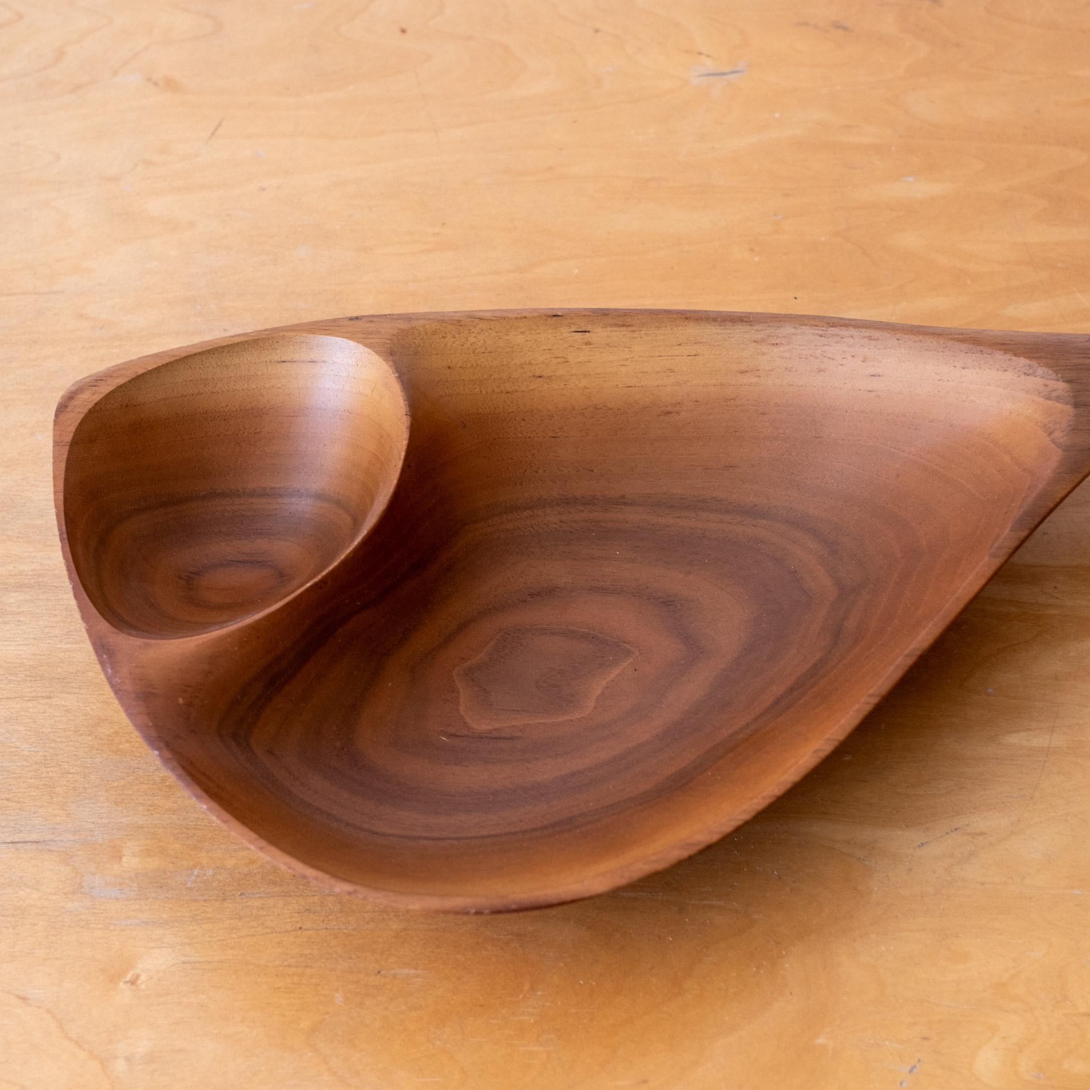 Americano Ciotola in noce massiccio del Mid Century Modern Catch All Bowl di Emil Milan in vendita