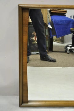 Specchio rettangolare con cornice in noce massiccio di United Furniture del Mid Century Modern