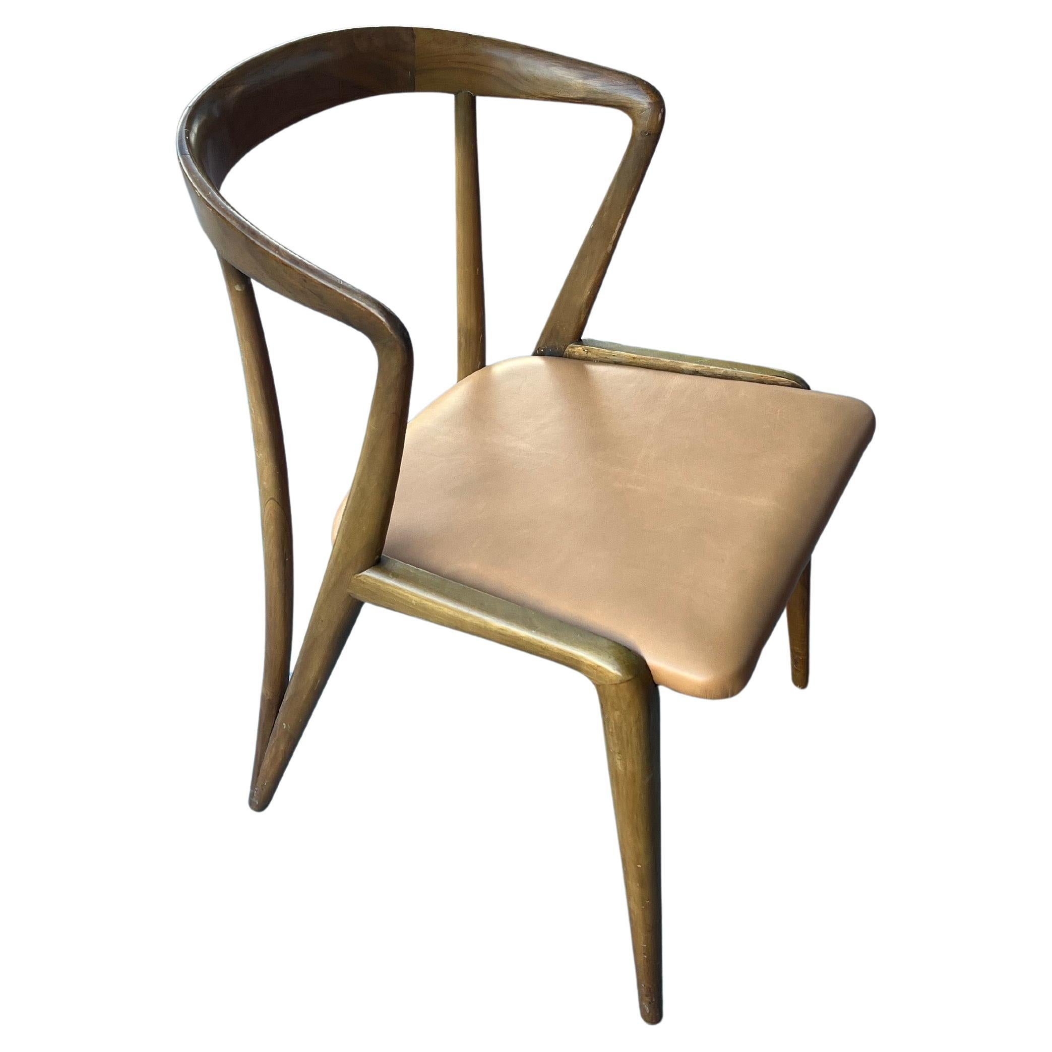 20ième siècle Chaise rare en noyer massif du milieu du siècle dernier par Bertha Schaefer pour Singer & Sons en vente
