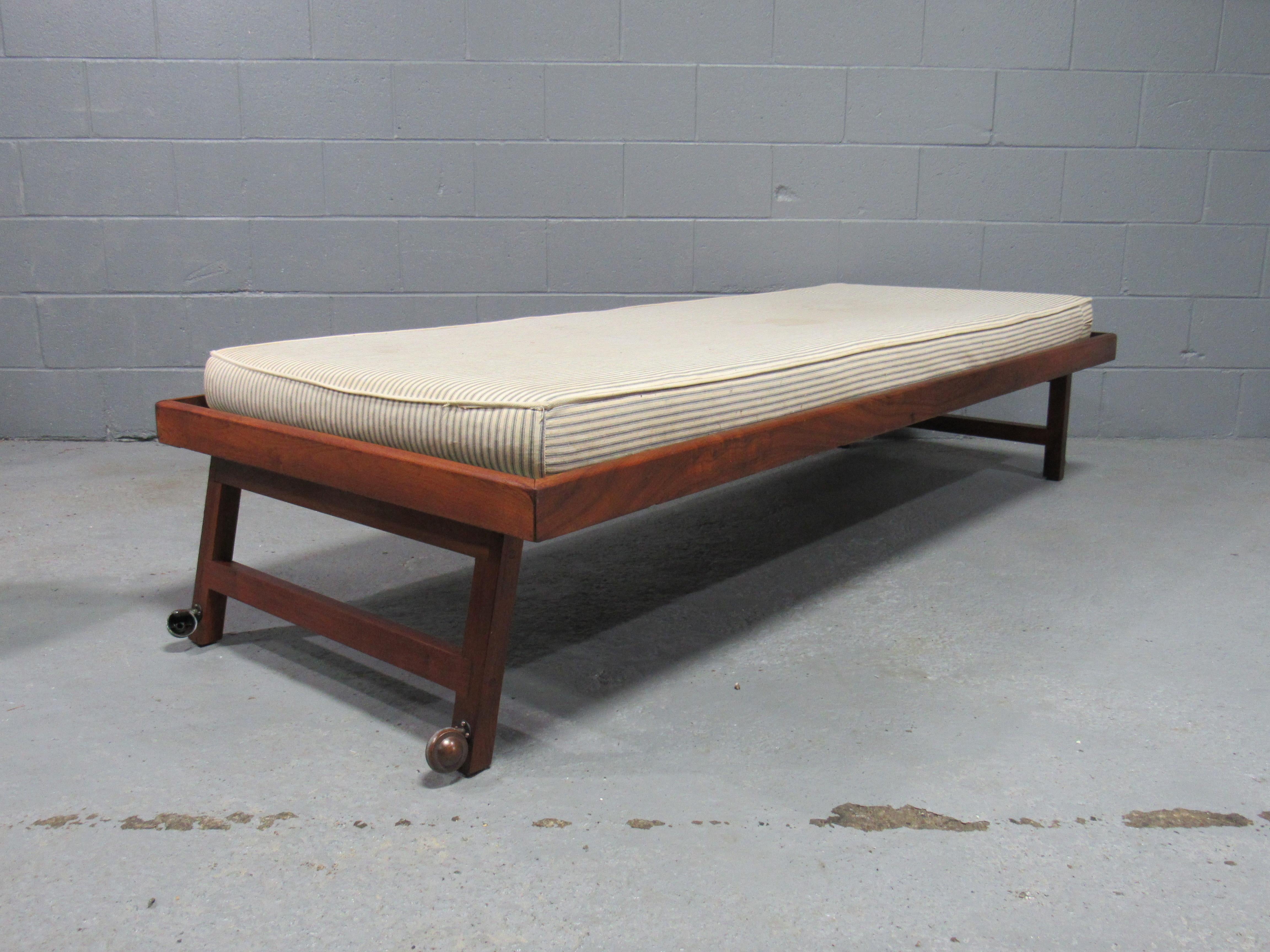 Mid-Century Modern Solid Walnut Trundle Pull-Out Daybed by Design Research 7