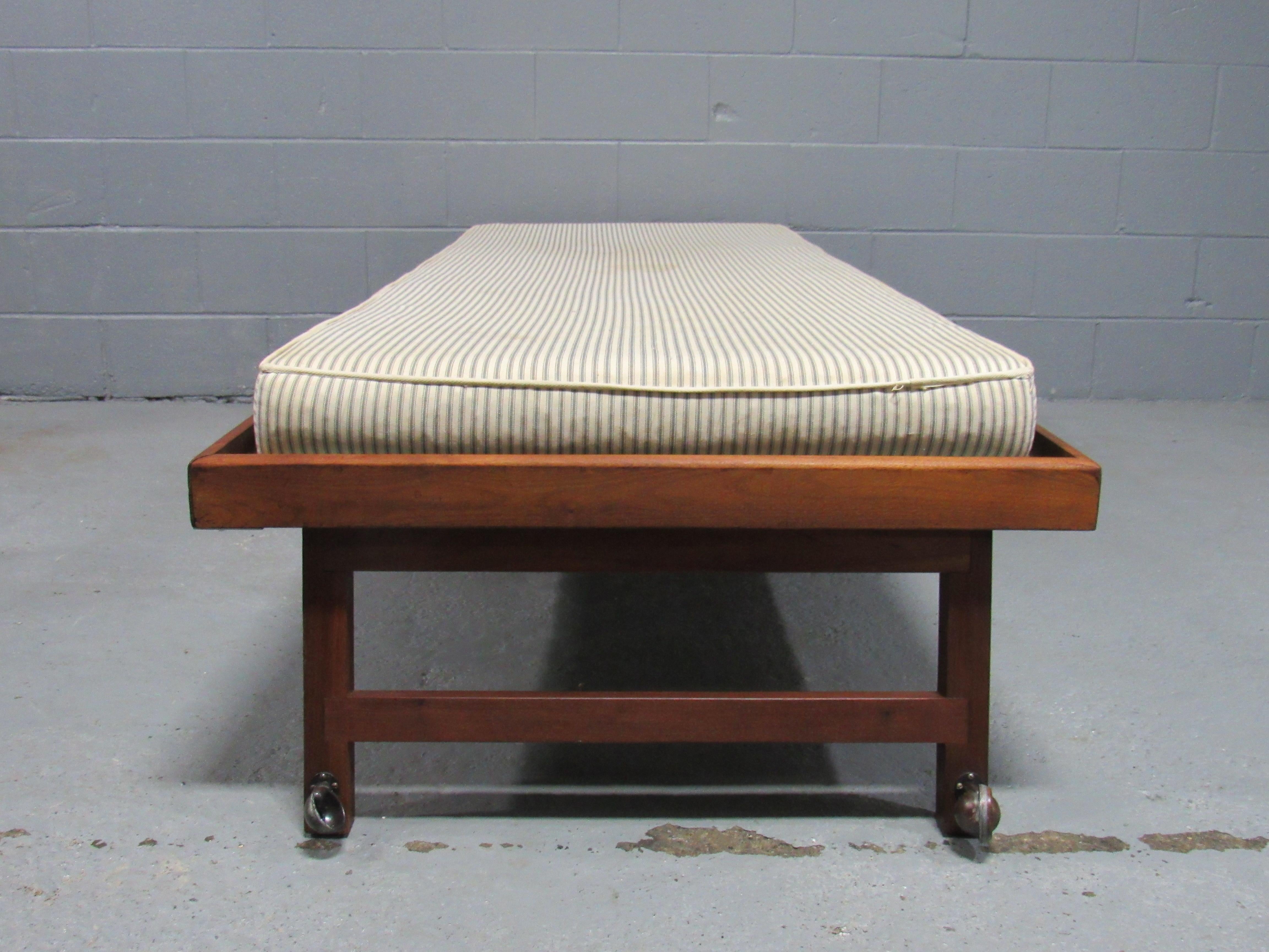 Mid-Century Modern Solid Walnut Trundle Pull-Out Daybed by Design Research 10