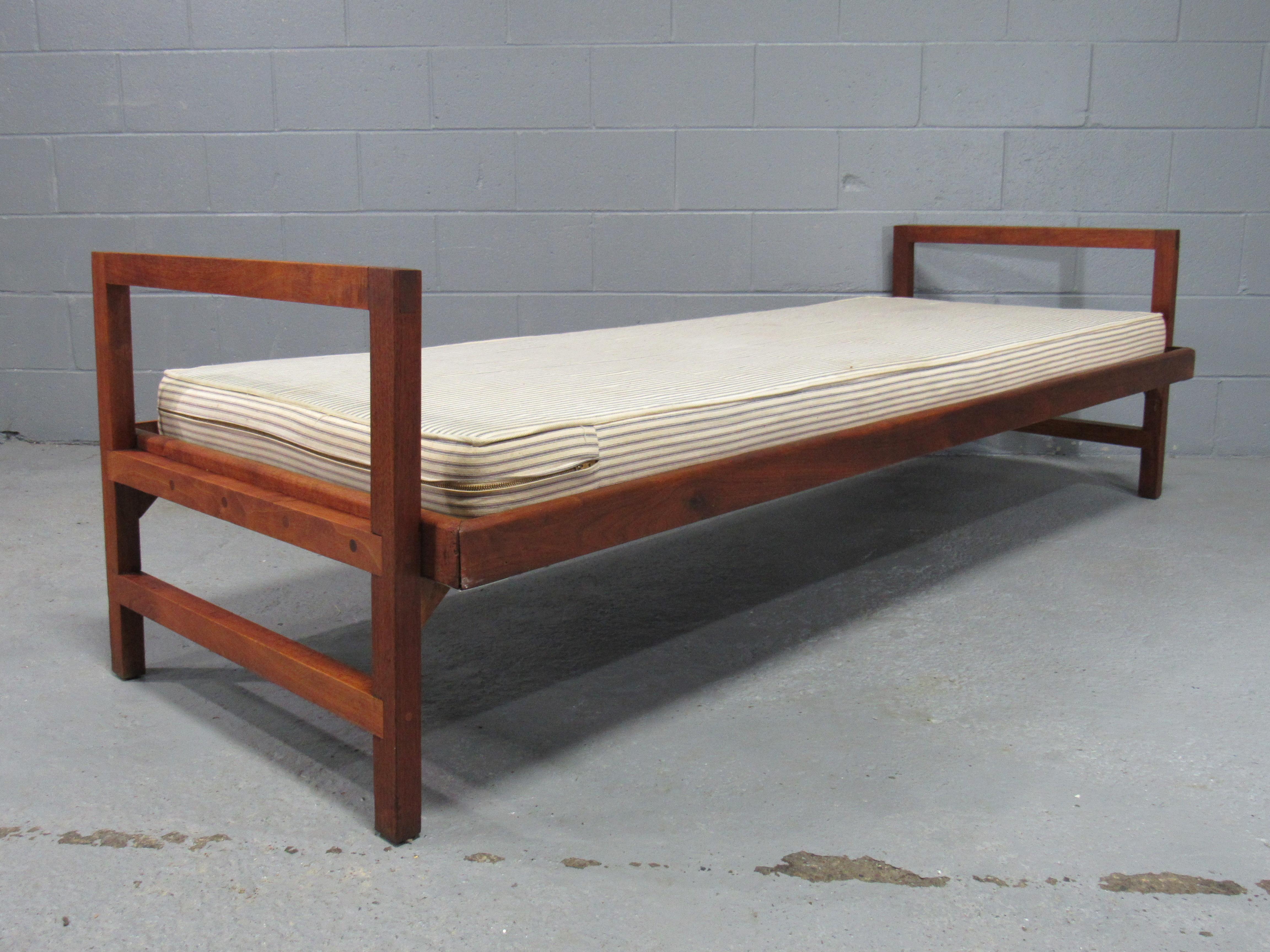 pull out daybed