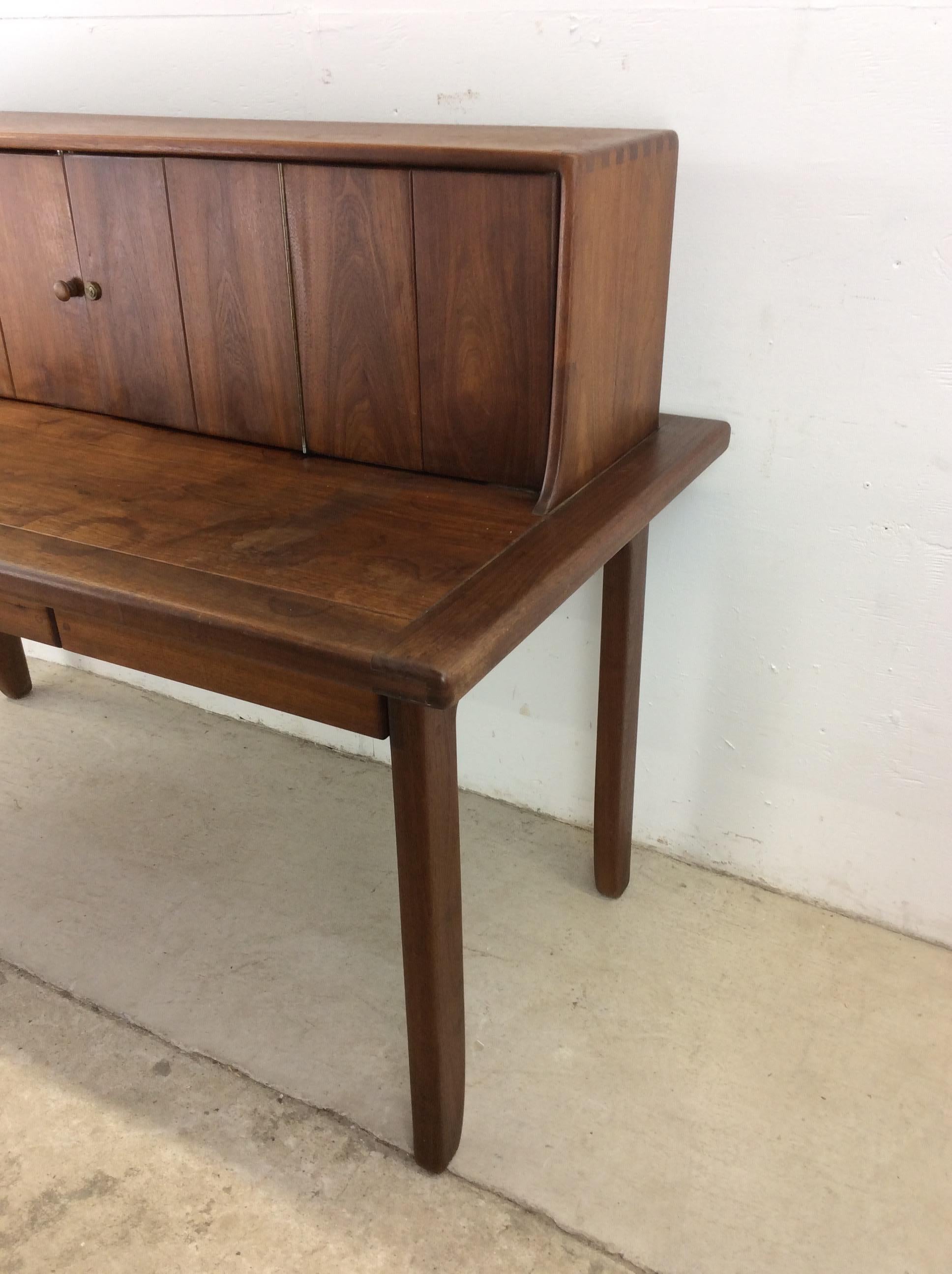 Mid Century Modern Massivholz-Schreibtisch mit Stauraum 3
