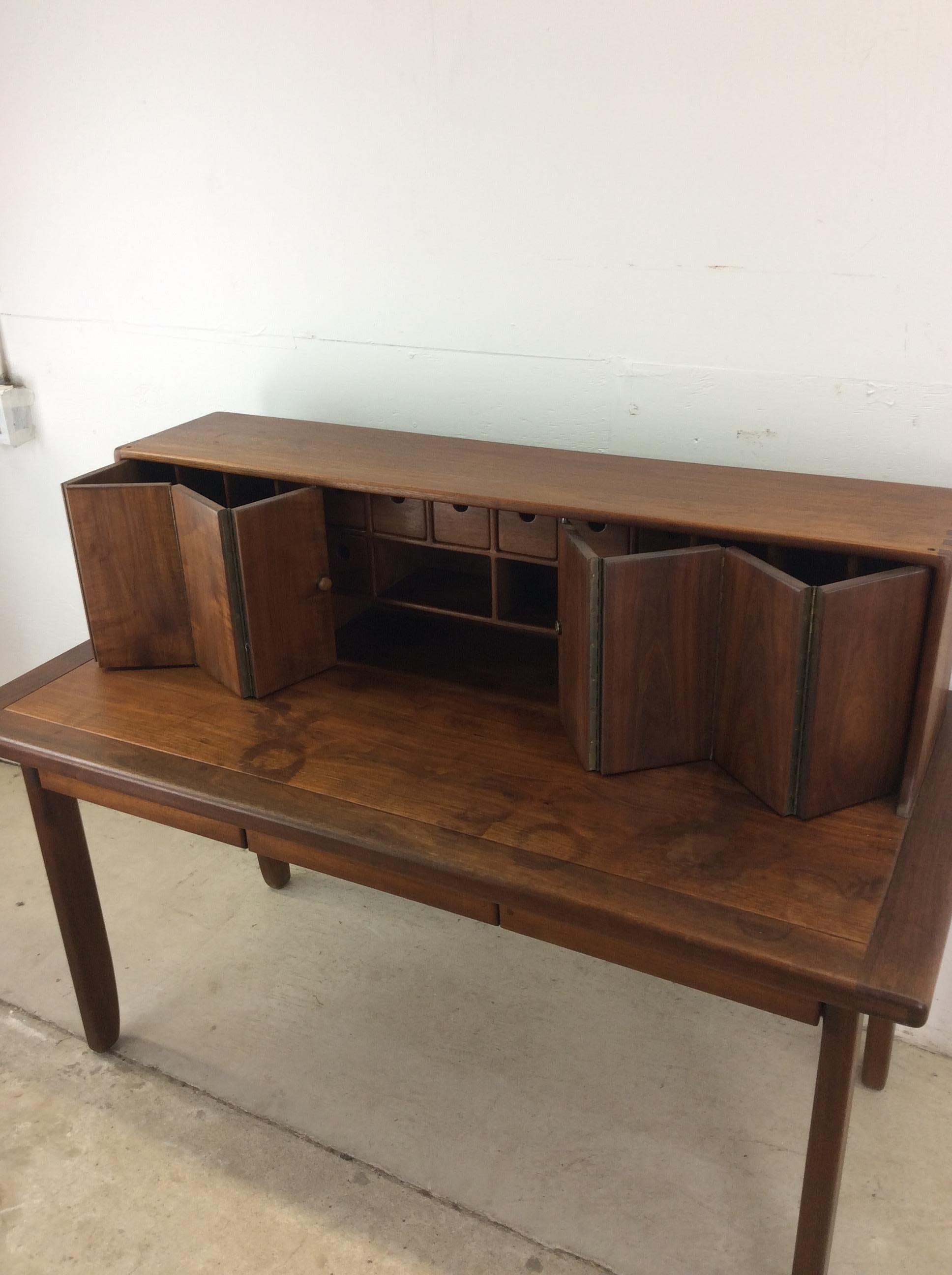 Mid Century Modern Massivholz-Schreibtisch mit Stauraum 4