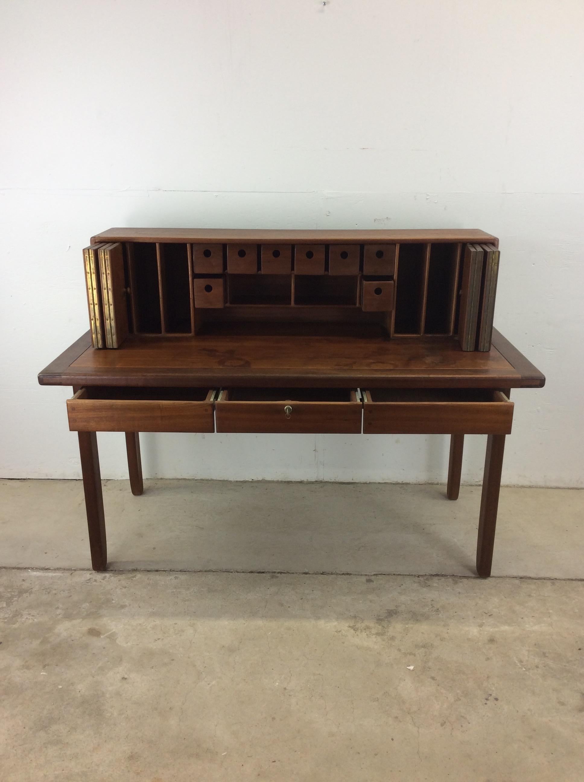 Mid Century Modern Massivholz-Schreibtisch mit Stauraum 5