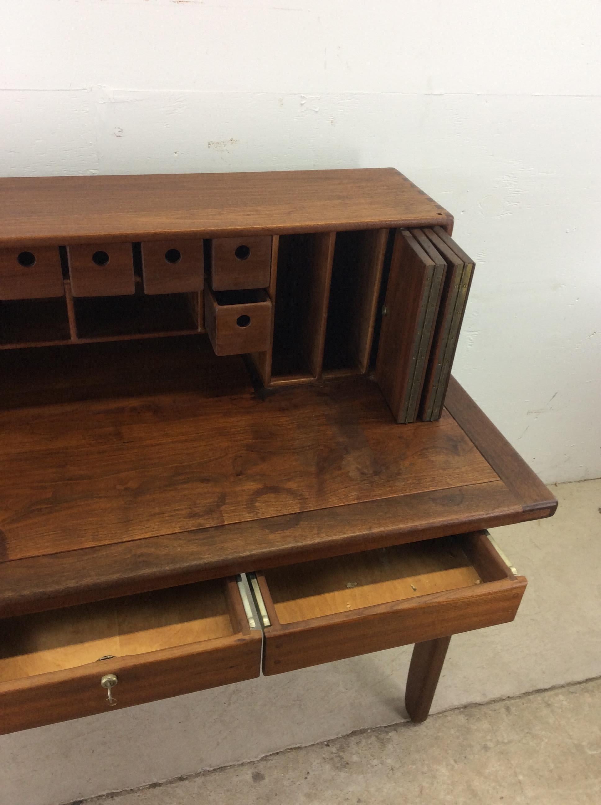 Mid Century Modern Massivholz-Schreibtisch mit Stauraum 8